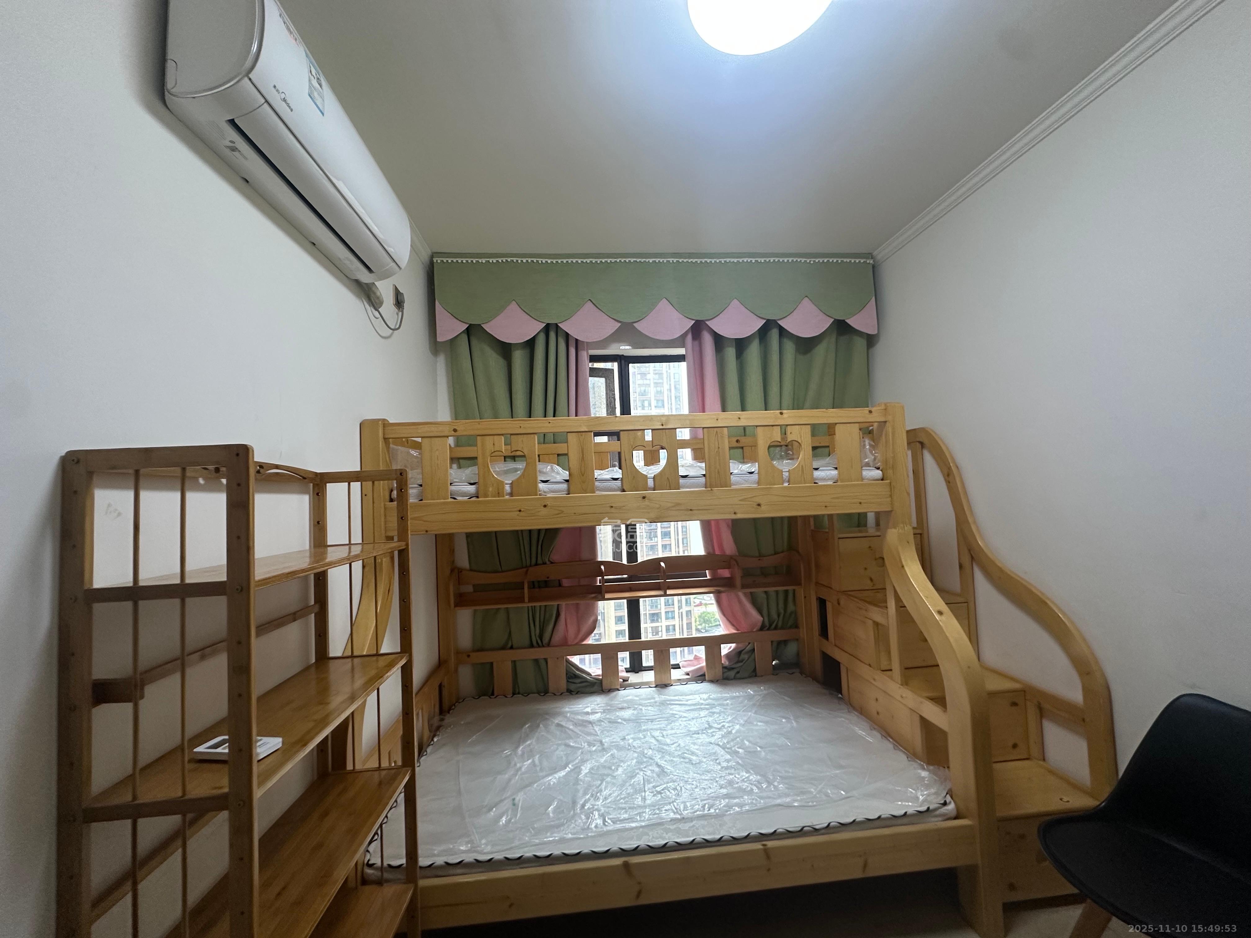 国泰九龙湾  3室2厅2卫    2500.0元/月室内图