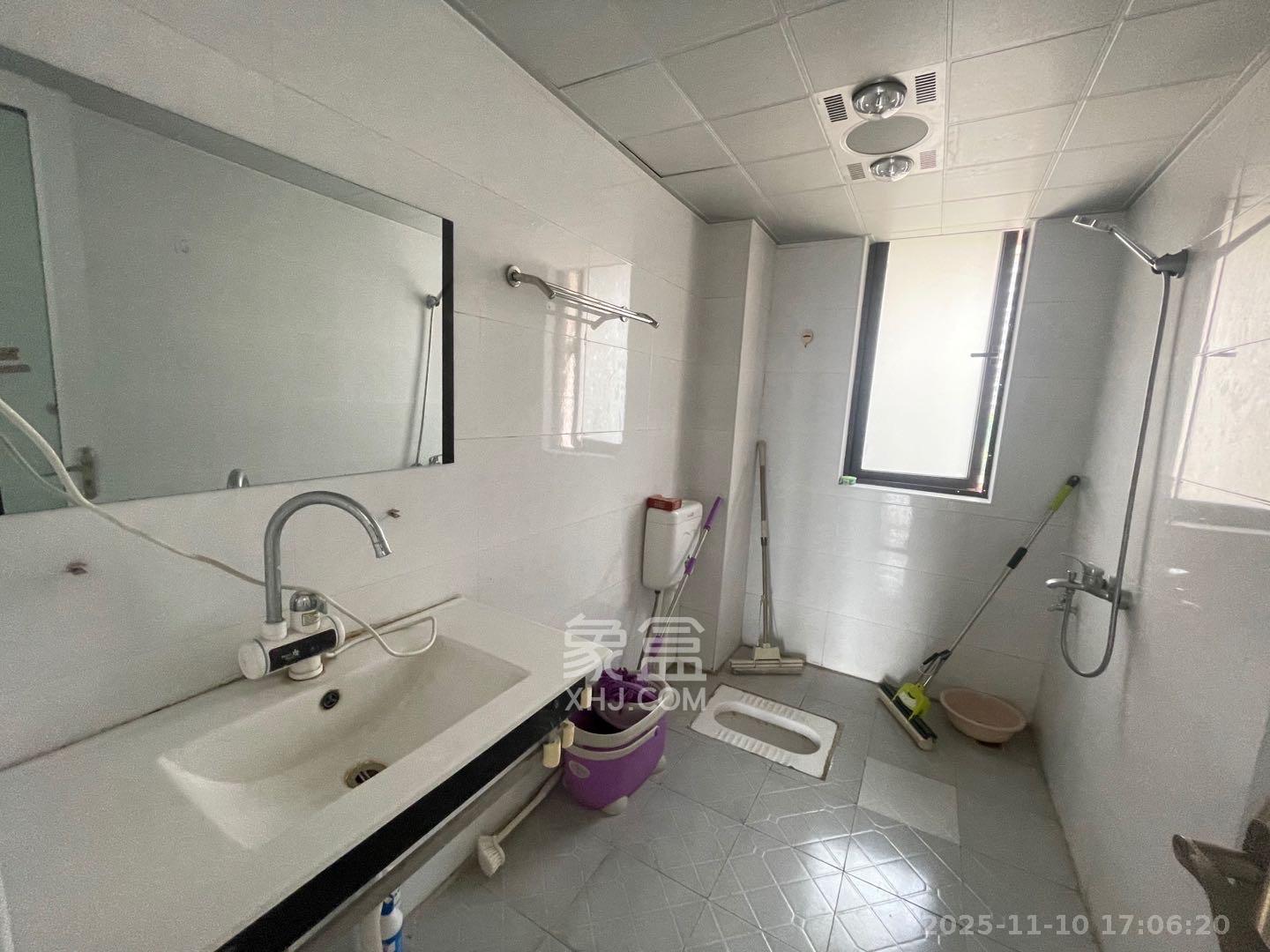 达美D6区 4室2厅2卫 3000.0元/月 达美D6区 4室2厅2卫 3000.0元/月室内图