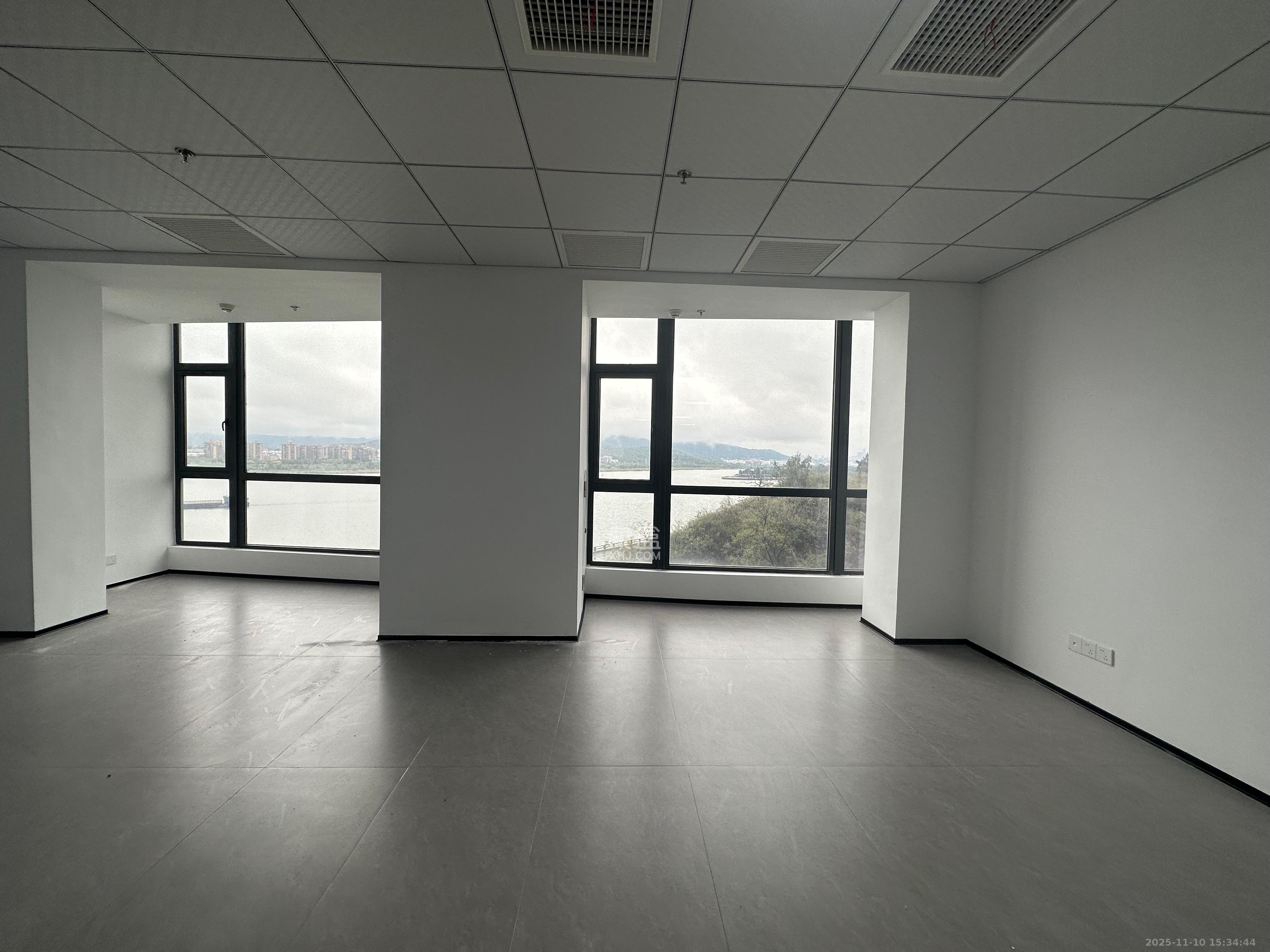 湘江颂 1室1厅1卫 8800.0元/月 湘江颂 1室1厅1卫 8800.0元/月室内图