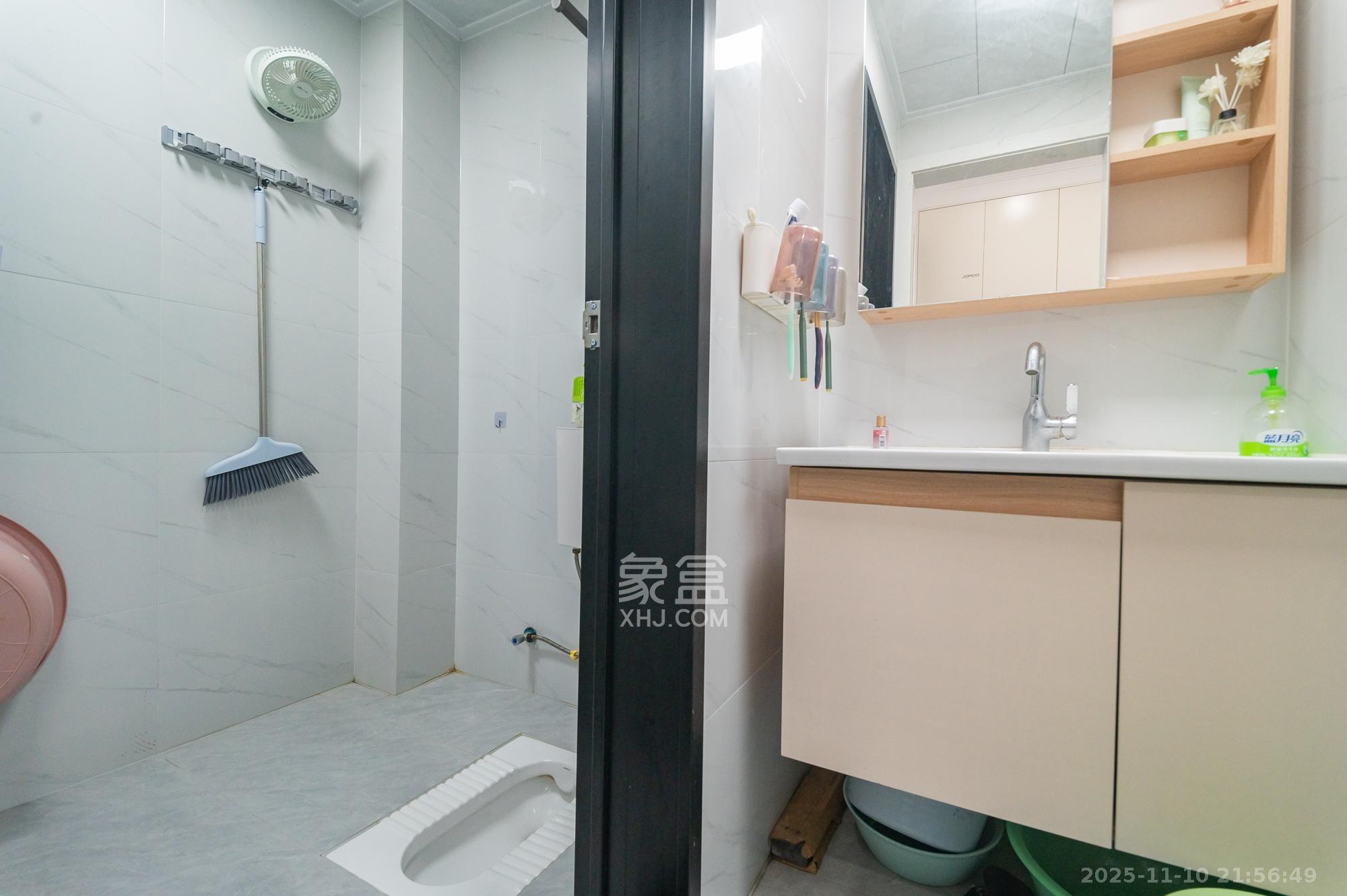 金辉优步星樾 3室2厅2卫 75.0万 金辉优步星樾 3室2厅2卫 75.0万卫生间