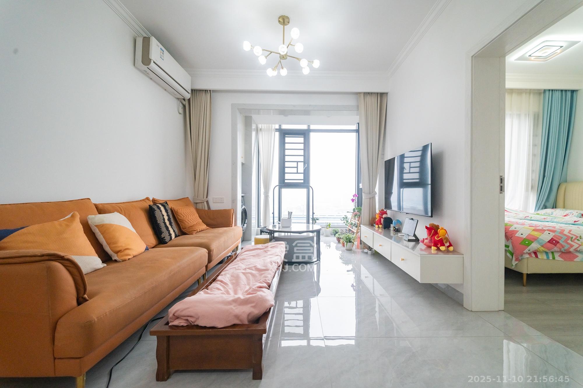 金辉优步星樾 3室2厅2卫 75.0万 金辉优步星樾 3室2厅2卫 75.0万客厅