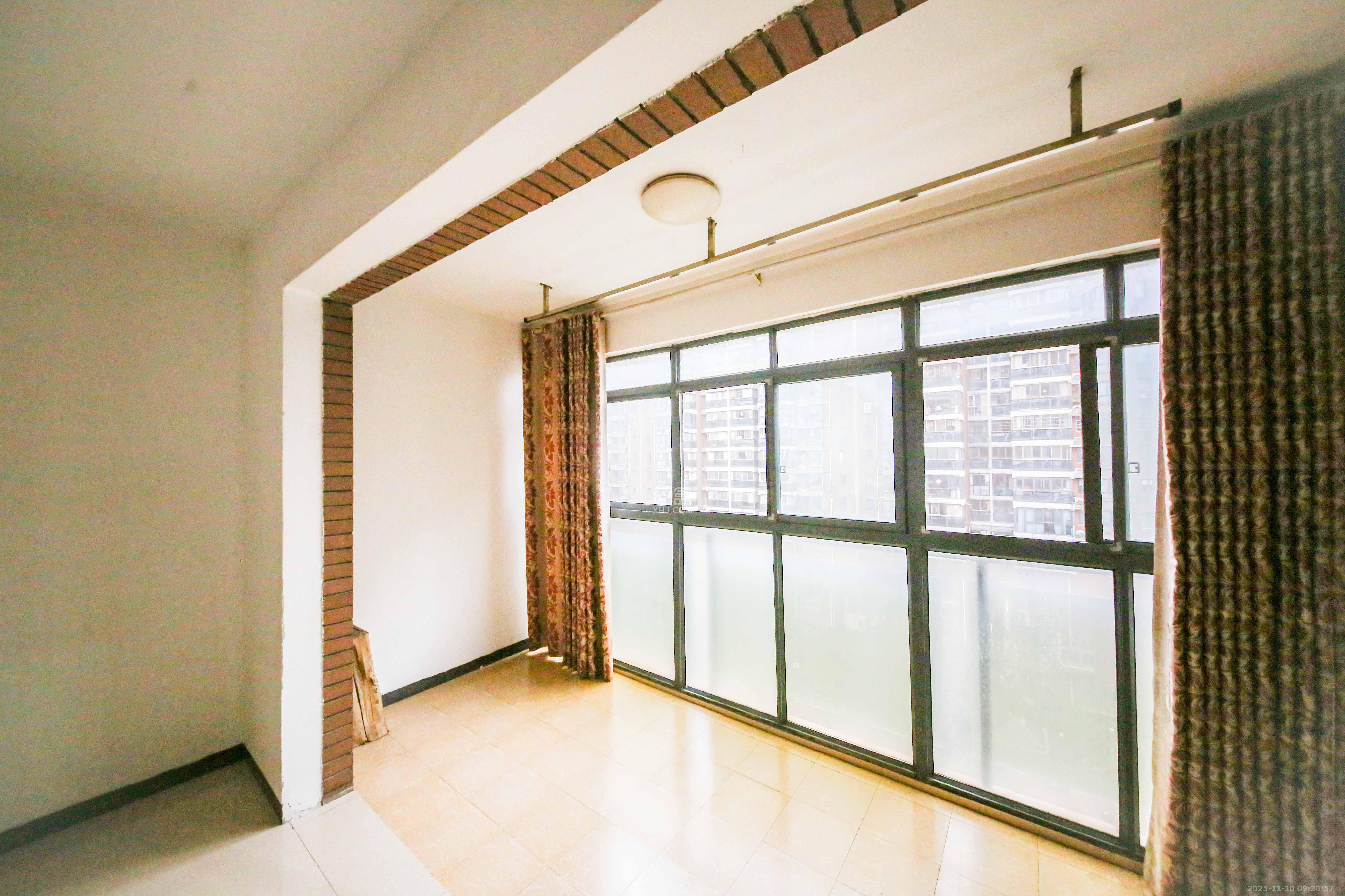 天城泰祥苑 3室2厅1卫 99.0万 天城泰祥苑 3室2厅1卫 99.0万阳台