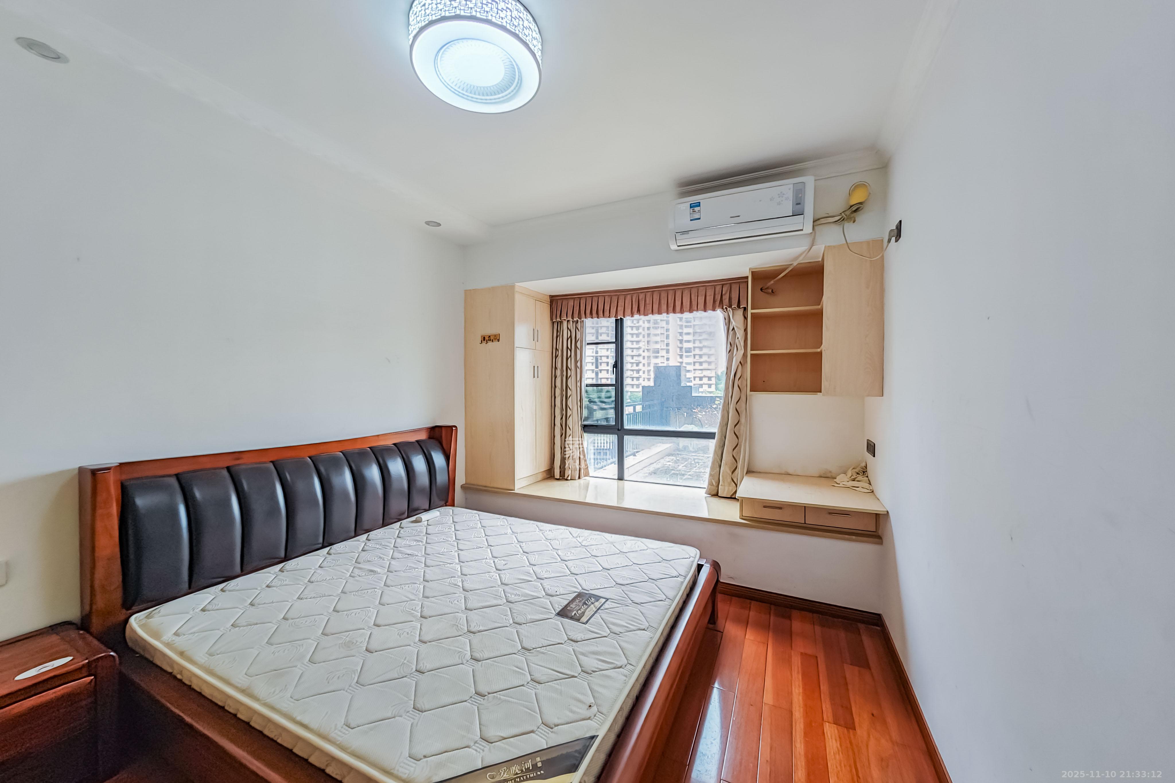 香樟兰亭（朗峰苑）  3室2厅1卫    118.0万卧室