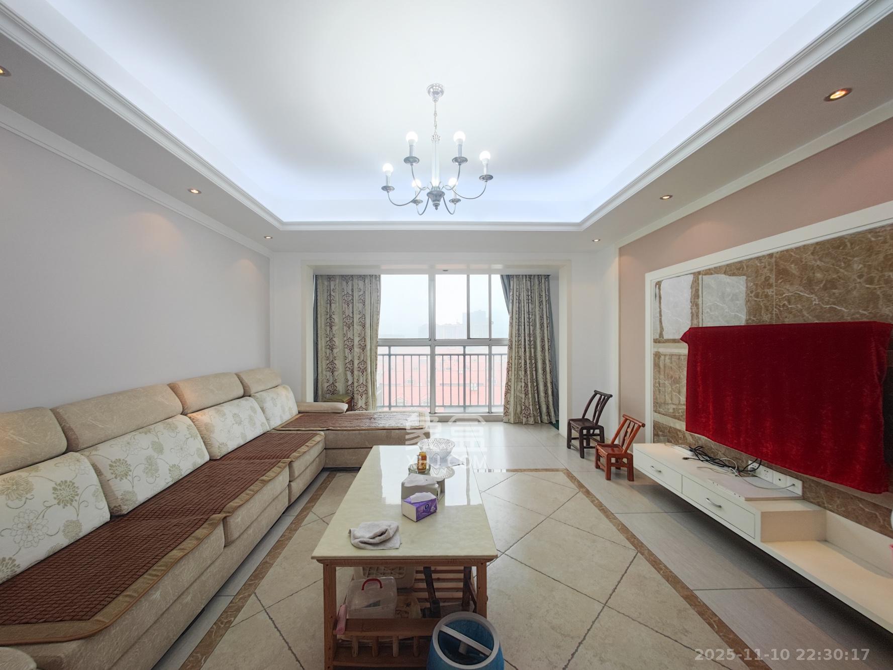 桃阳苑(省人大单位房) 3室2厅2卫 150.0万 桃阳苑(省人大单位房) 3室2厅2卫 150.0万客厅