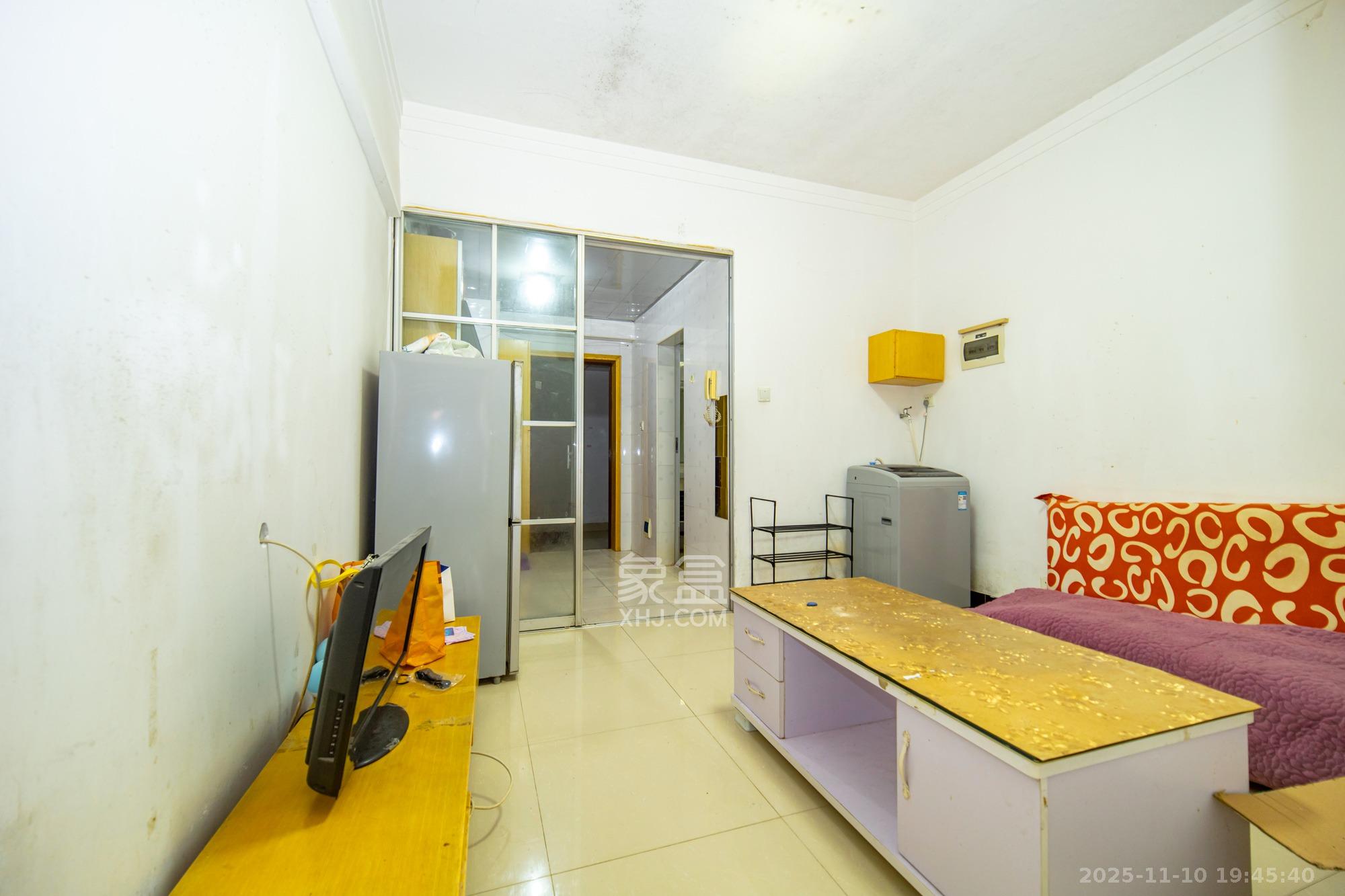 尚都花园城  1室1厅1卫    17.8万客厅