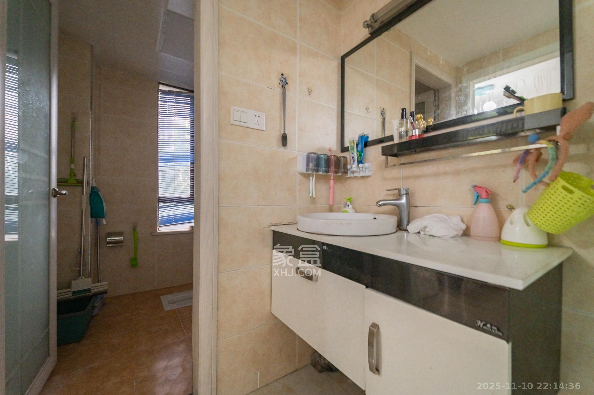 华润凤凰城三期 3室2厅2卫 84.8万 华润凤凰城三期 3室2厅2卫 84.8万卫生间