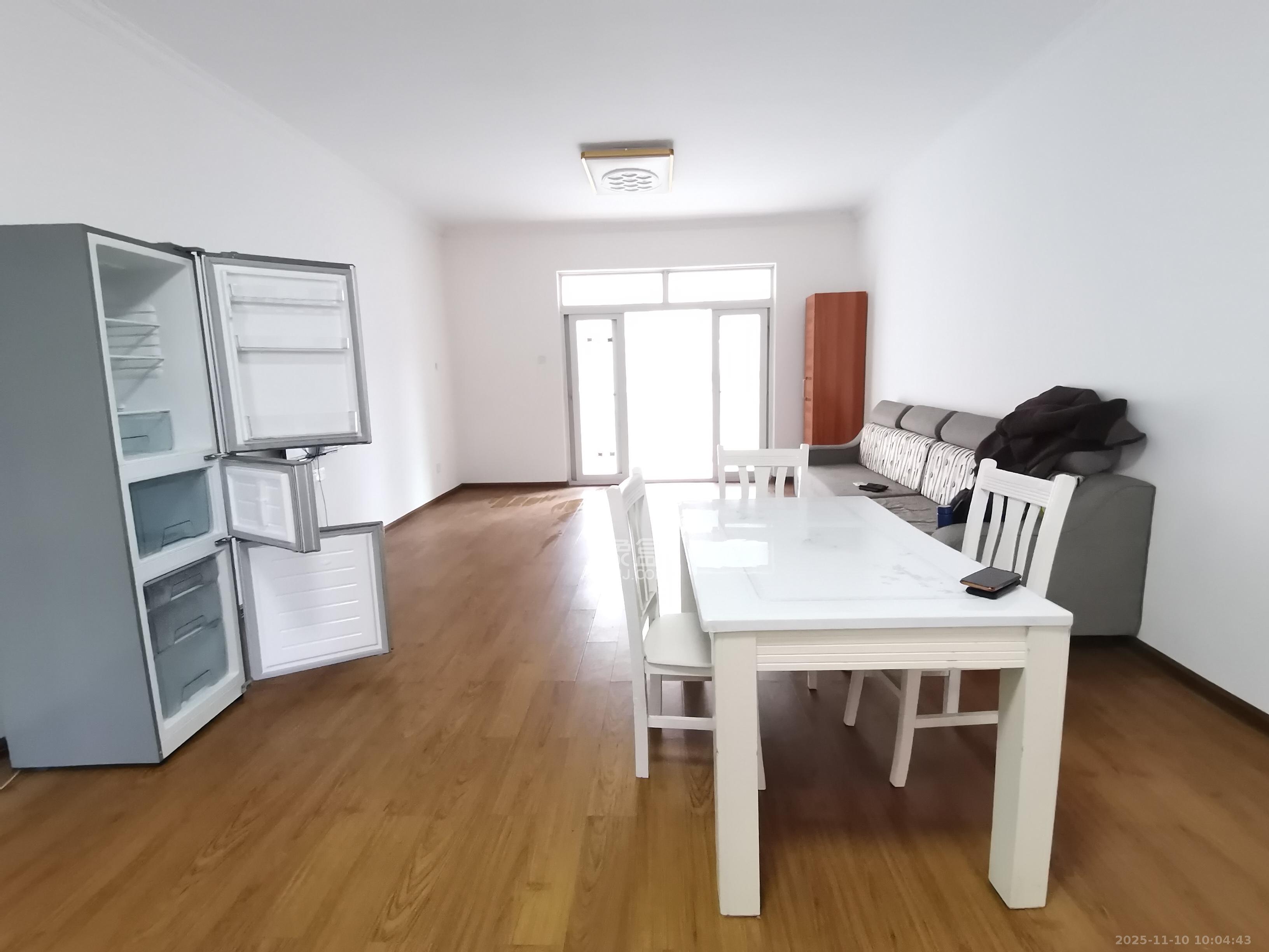 中房F联邦  4室2厅2卫    3000.0元/月