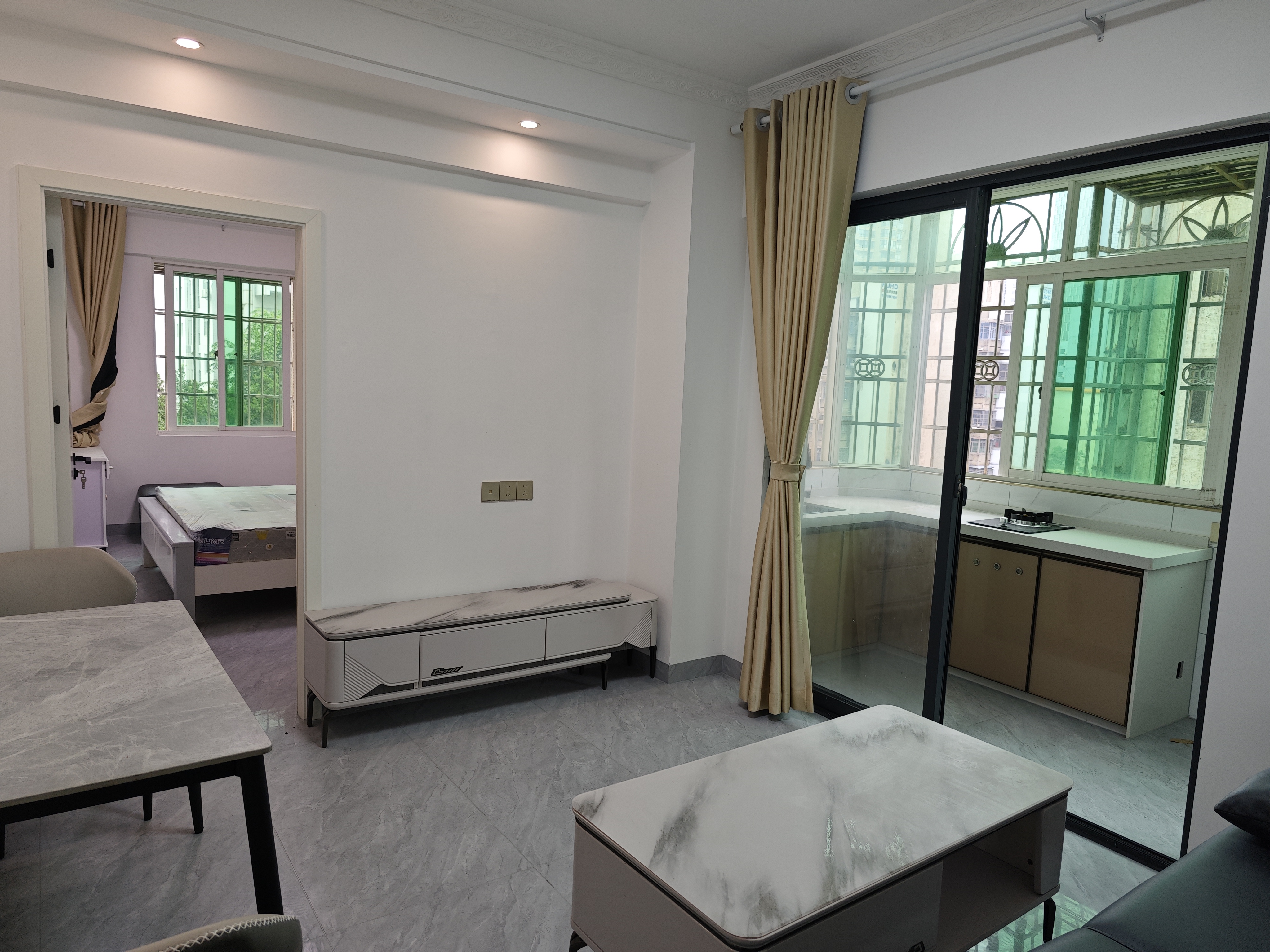 国联大厦  1室1厅1卫    1800.0元/月