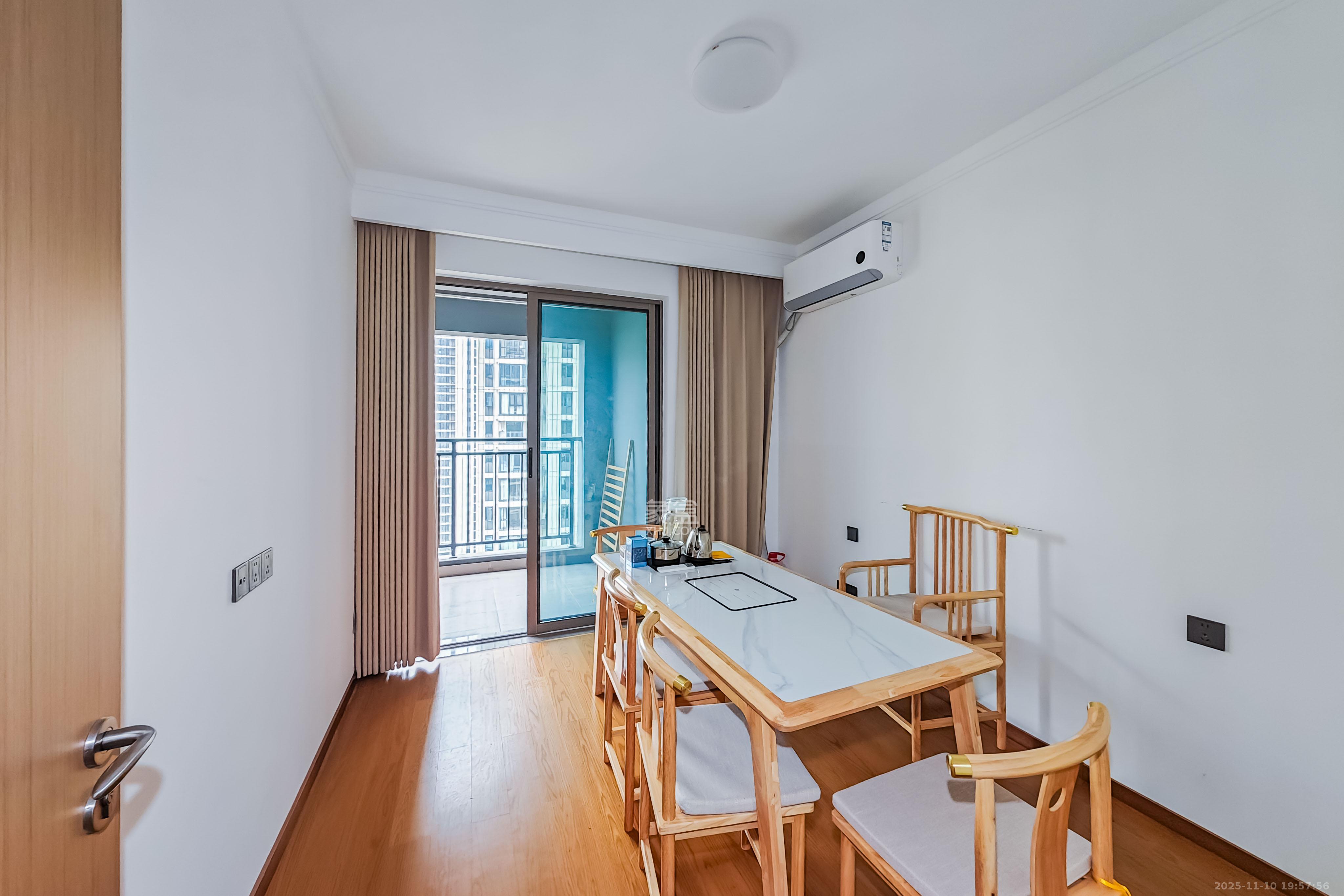 旭辉雨花郡  3室2厅2卫    153.0万卧室