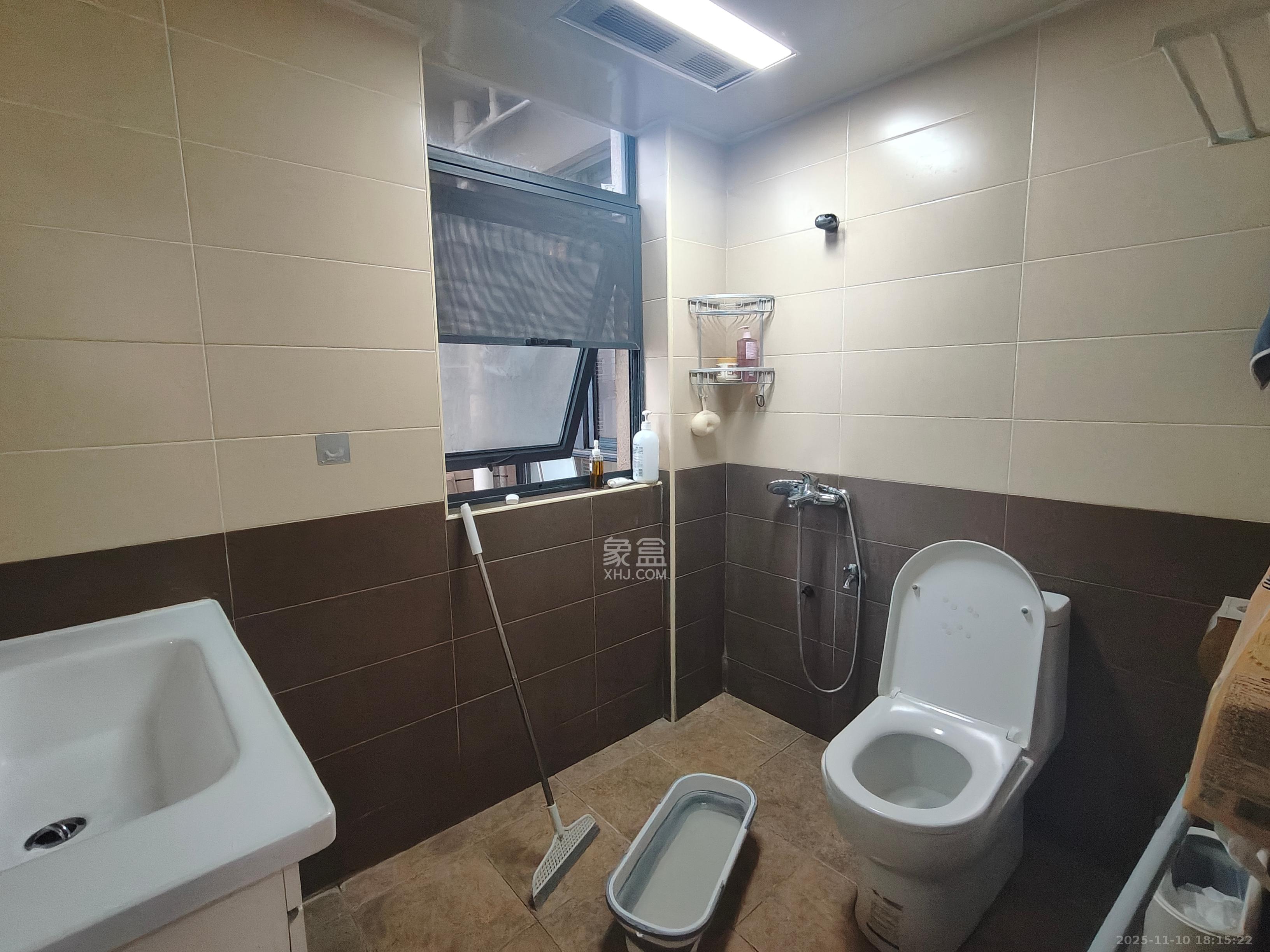 阳光锦城 2室2厅1卫 2500.0元/月 阳光锦城 2室2厅1卫 2500.0元/月室内图