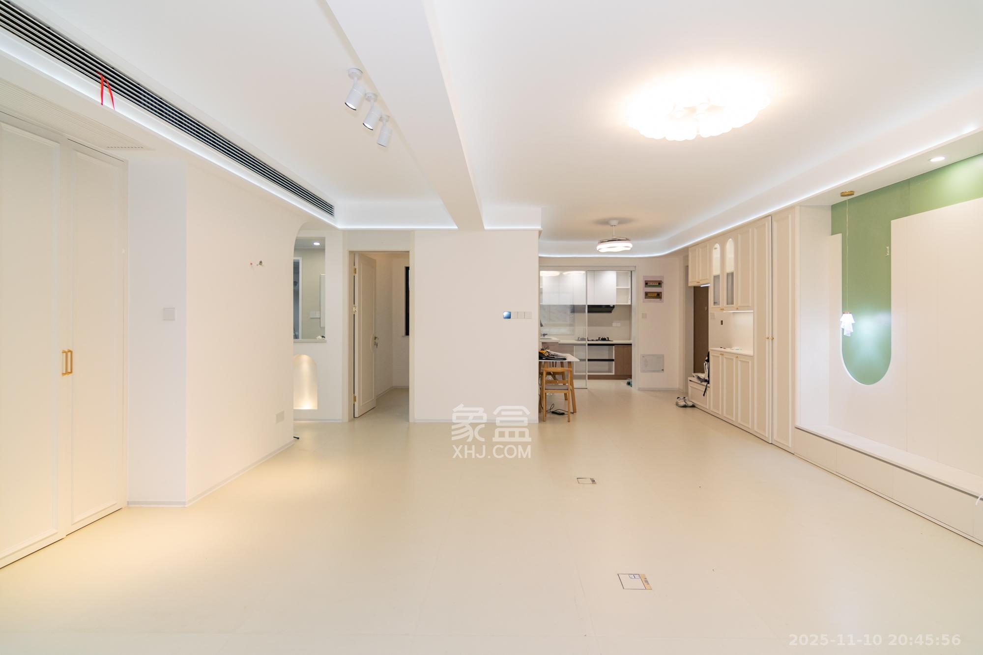 金辉优步学府  4室2厅2卫    102.8万客厅