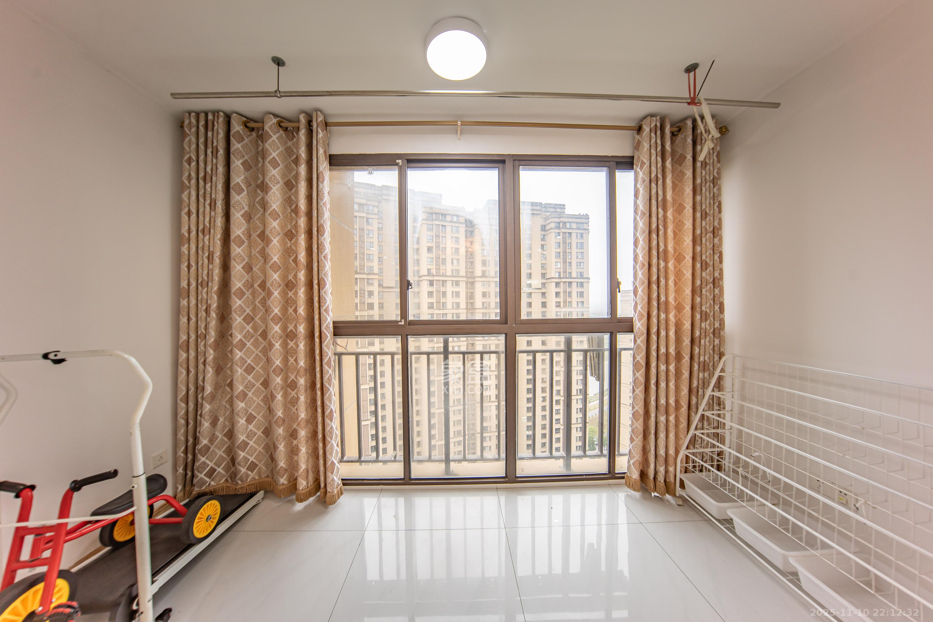 华润橡树湾  3室2厅1卫    70.0万阳台