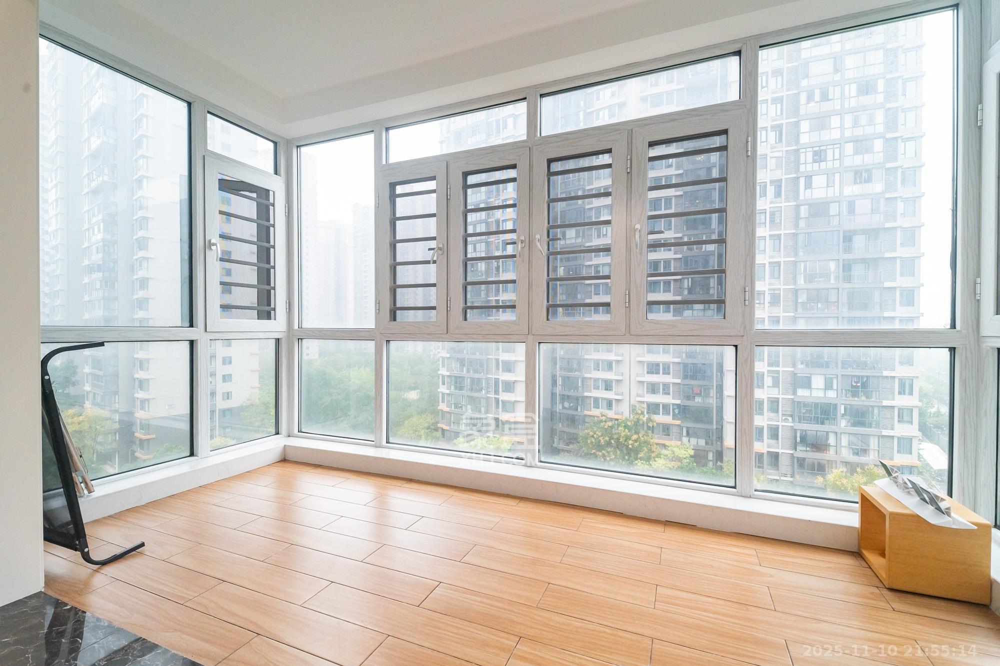 恒基凯旋门三期  3室2厅2卫    108.8万阳台