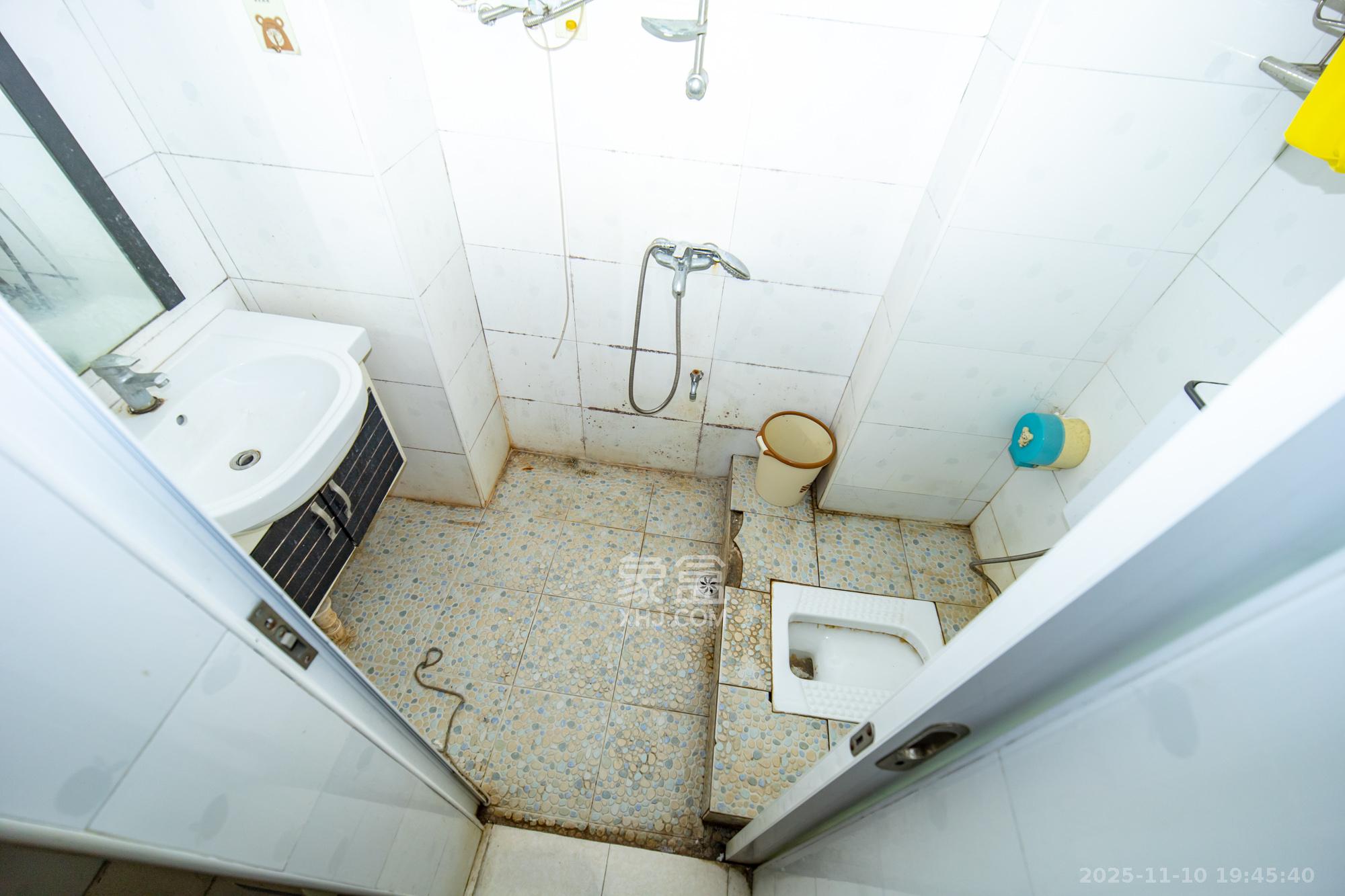 尚都花园城  1室1厅1卫    17.8万卫生间