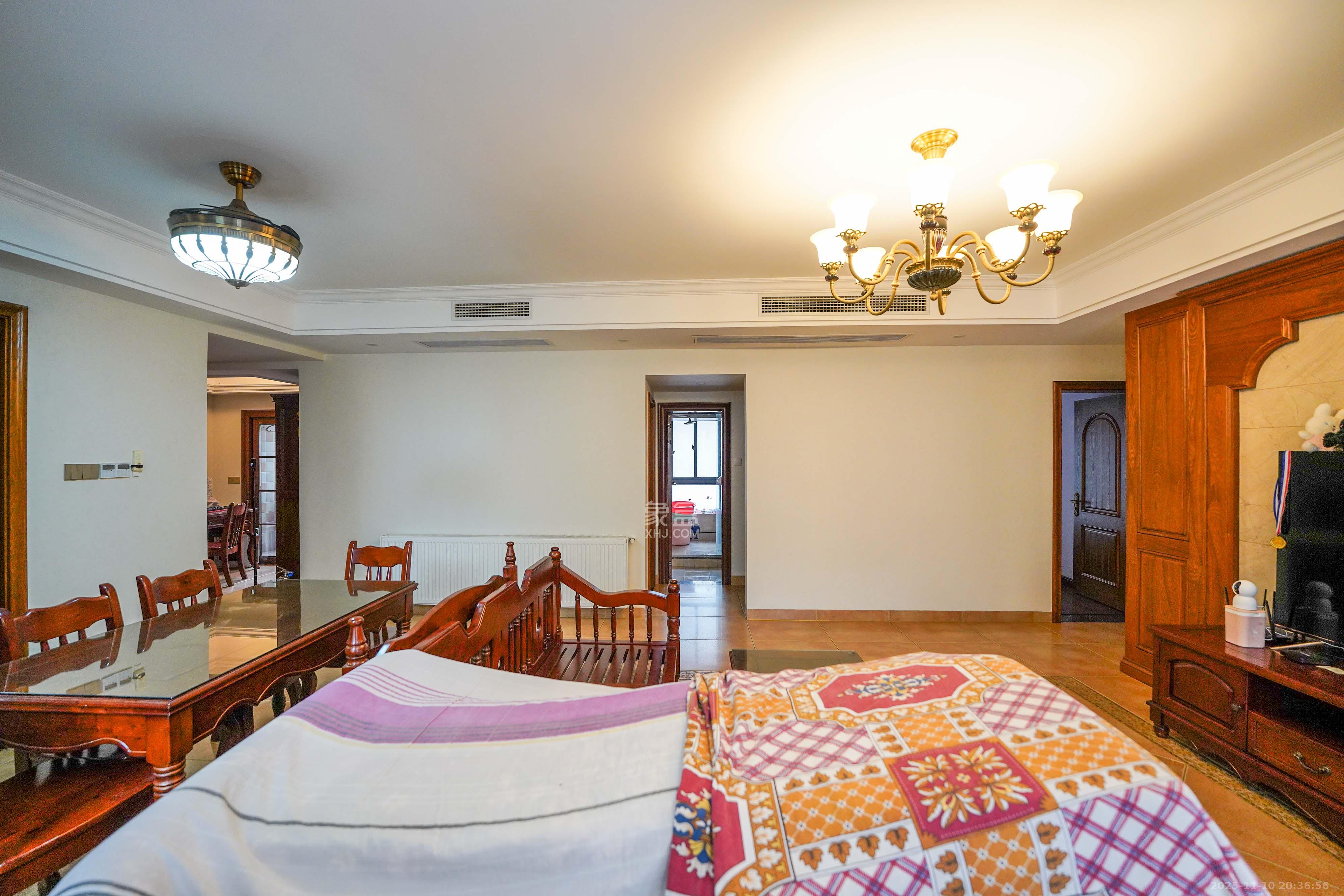 五矿紫湖香醍 4室2厅2卫 99.8万 五矿紫湖香醍 4室2厅2卫 99.8万客厅