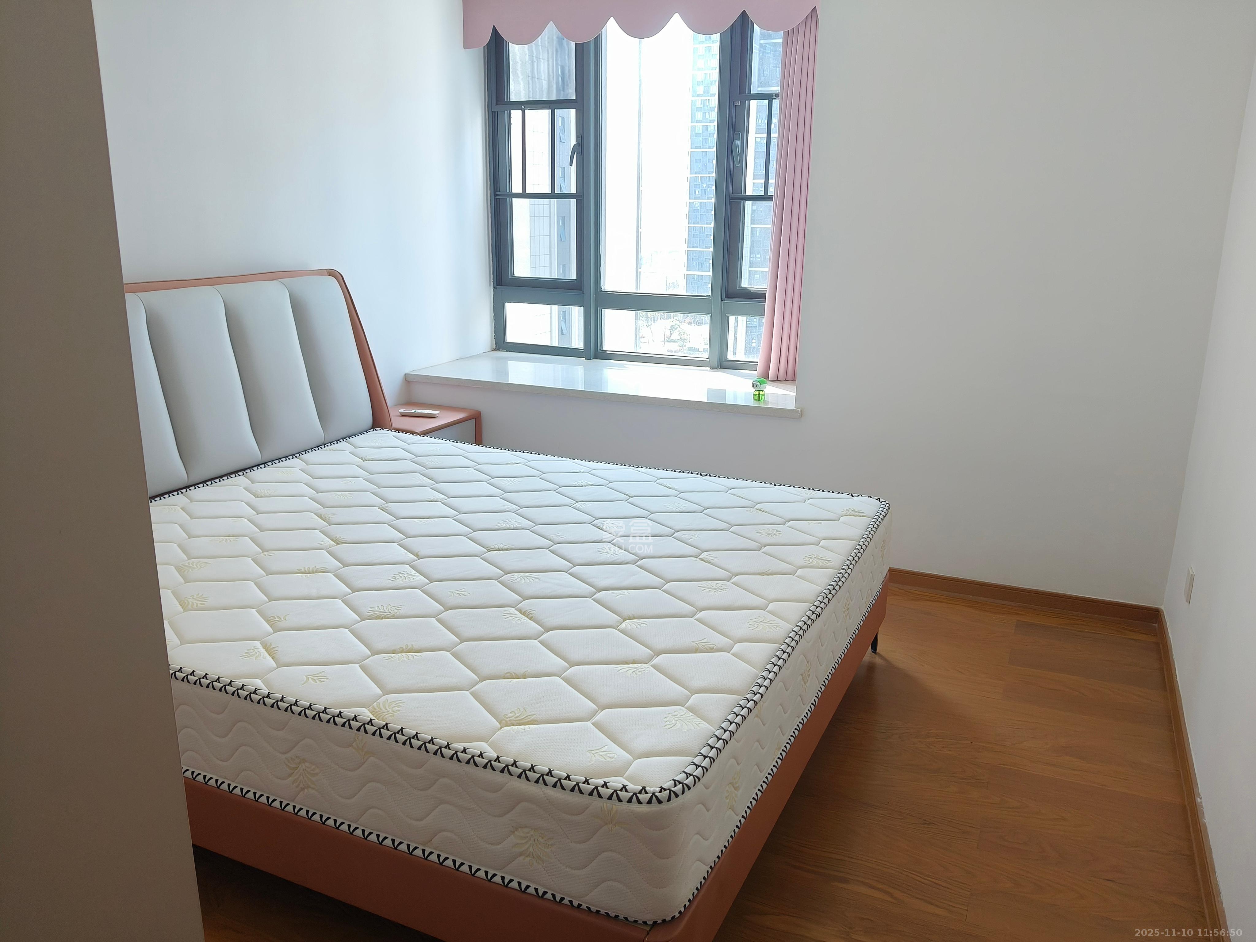 清控湖山雅居北区  4室2厅2卫    3000.0元/月室内图