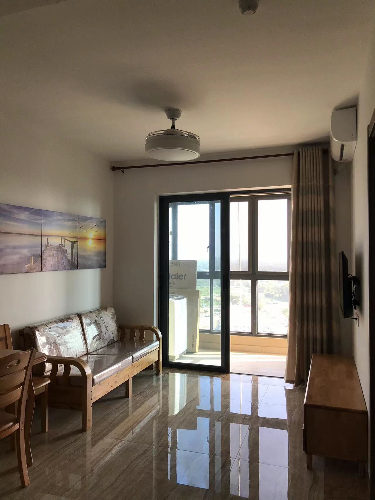 碧桂园一、二期(中央首府) 2室2厅1卫 95.0万 碧桂园一、二期(中央首府) 2室2厅1卫 95.0万室内图