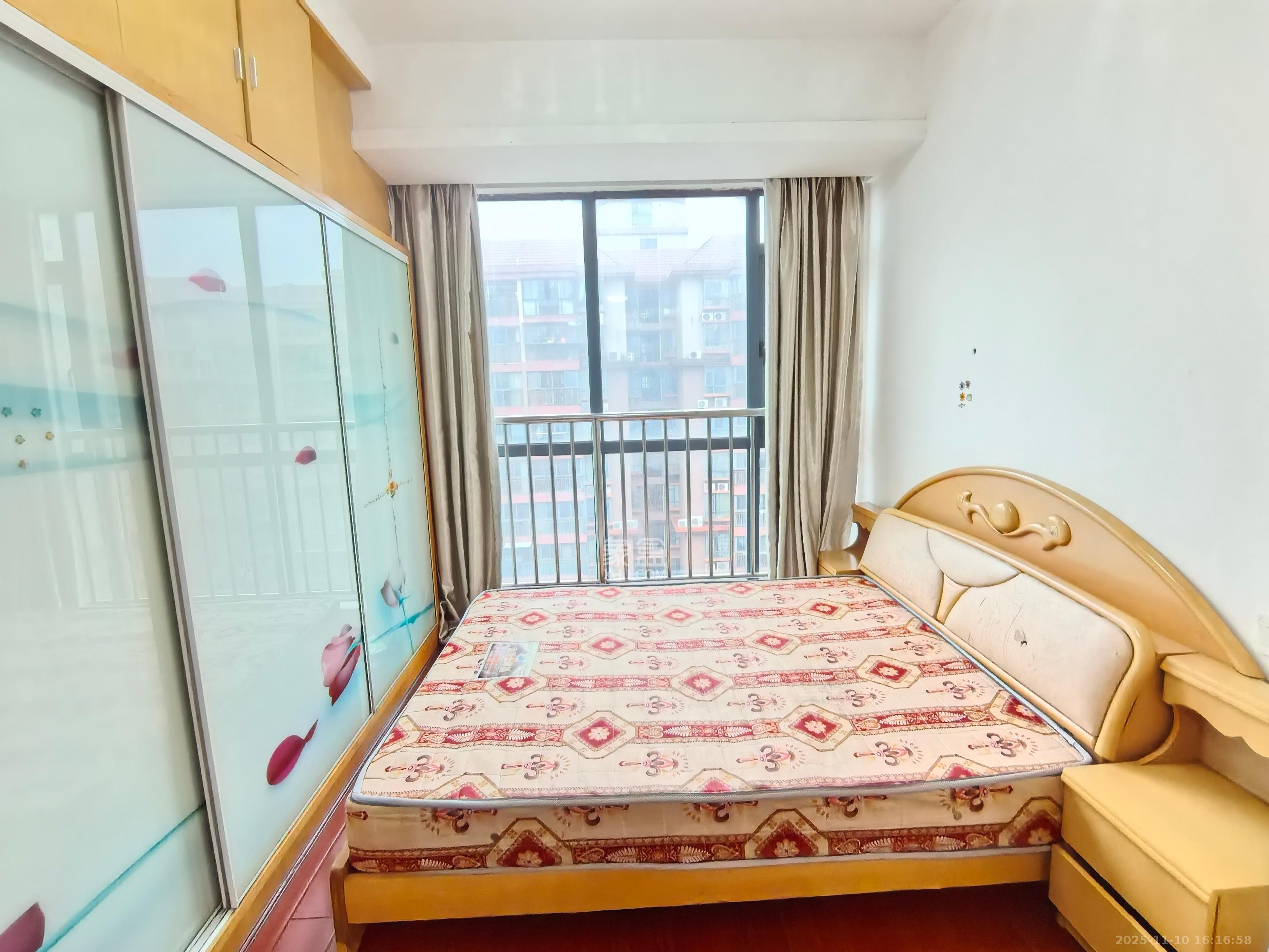 金领家族 1室1厅1卫 1300.0元/月 金领家族 1室1厅1卫 1300.0元/月室内图