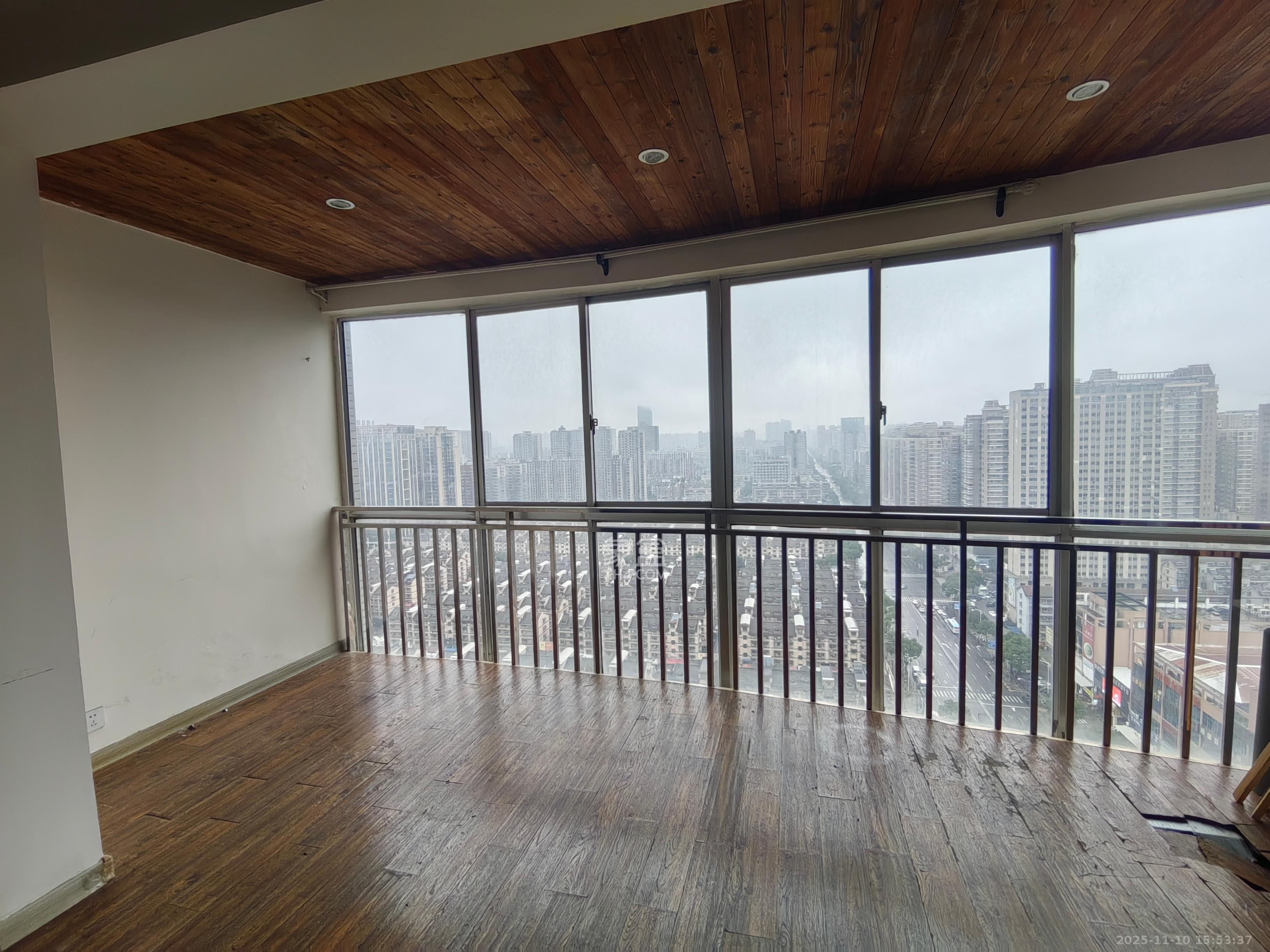 高桥现代商贸城  4室2厅1卫    3800.0元/月室内图