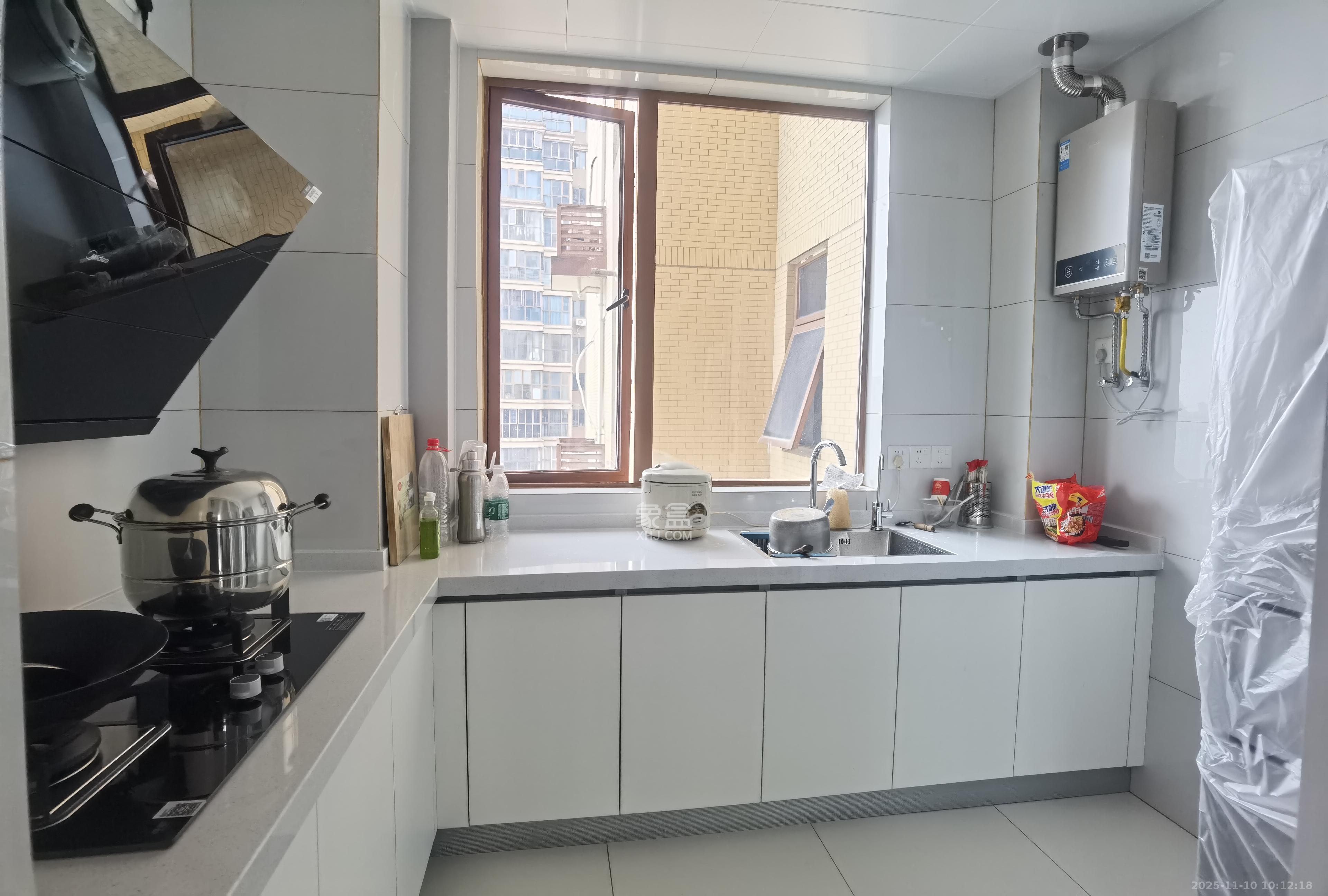 万里时代  4室2厅2卫    3000.0元/月室内图1