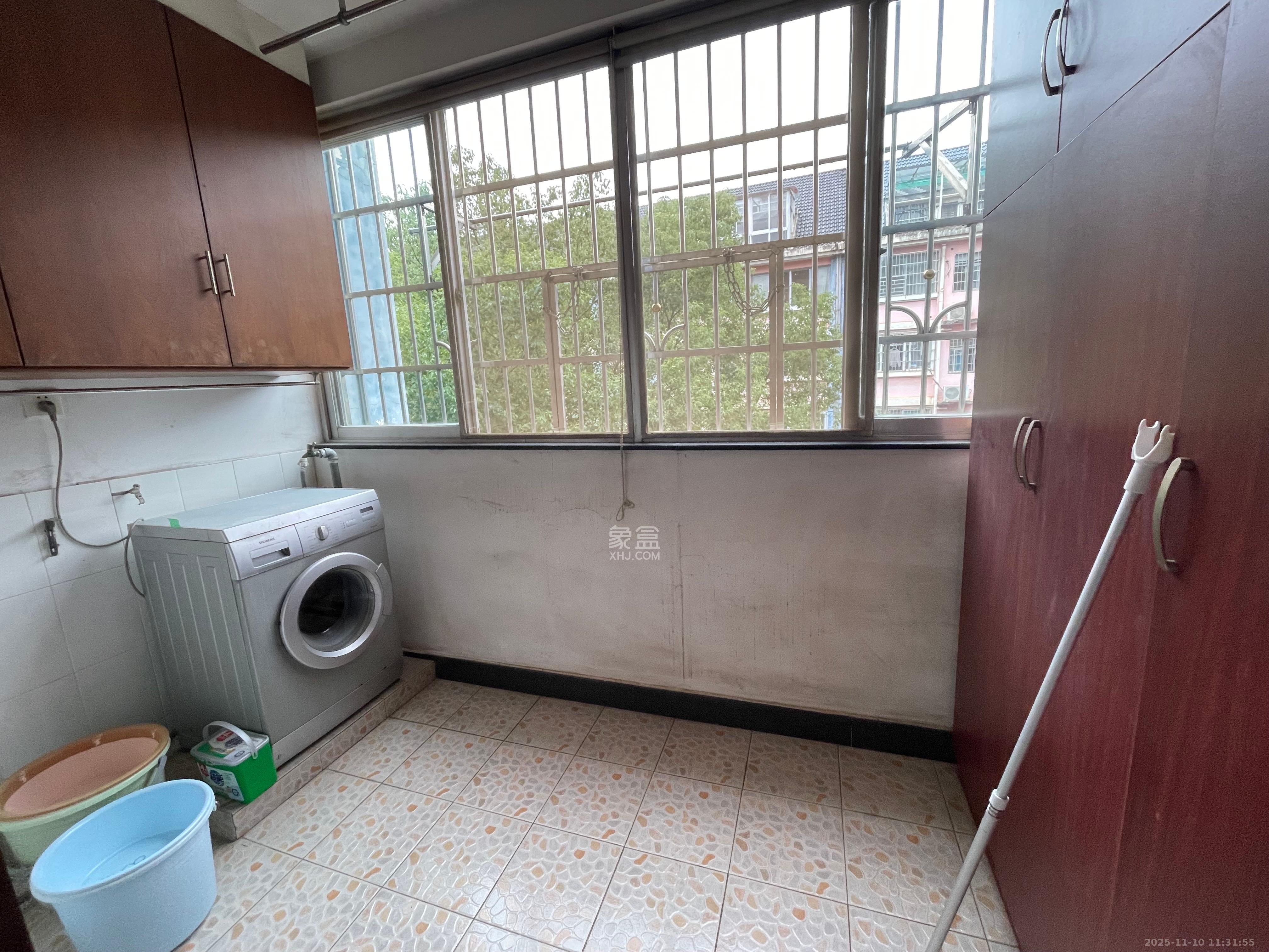 新星小区 3室2厅1卫 1800.0元/月 新星小区 3室2厅1卫 1800.0元/月室内图