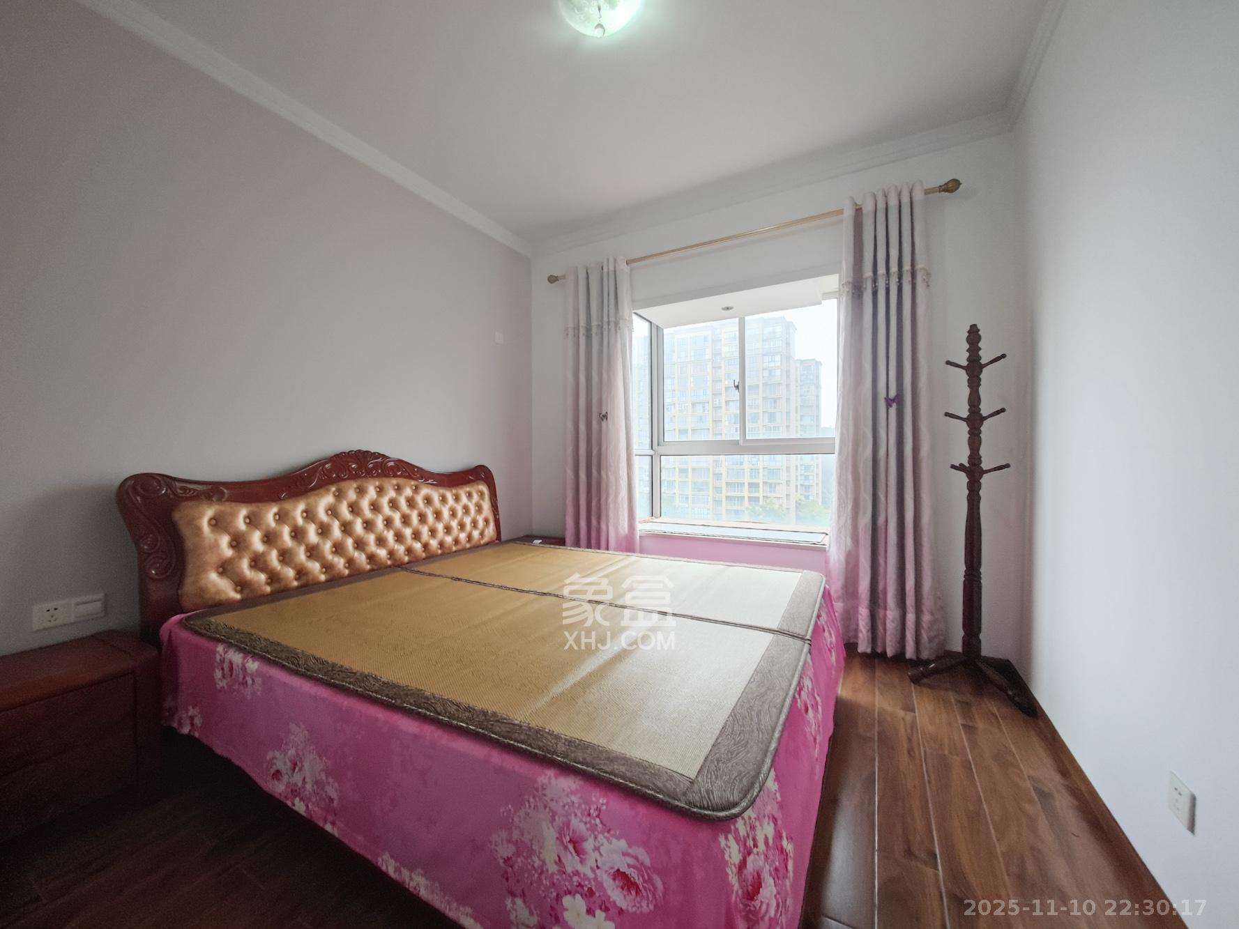 桃阳苑(省人大单位房) 3室2厅2卫 150.0万 桃阳苑(省人大单位房) 3室2厅2卫 150.0万卧室