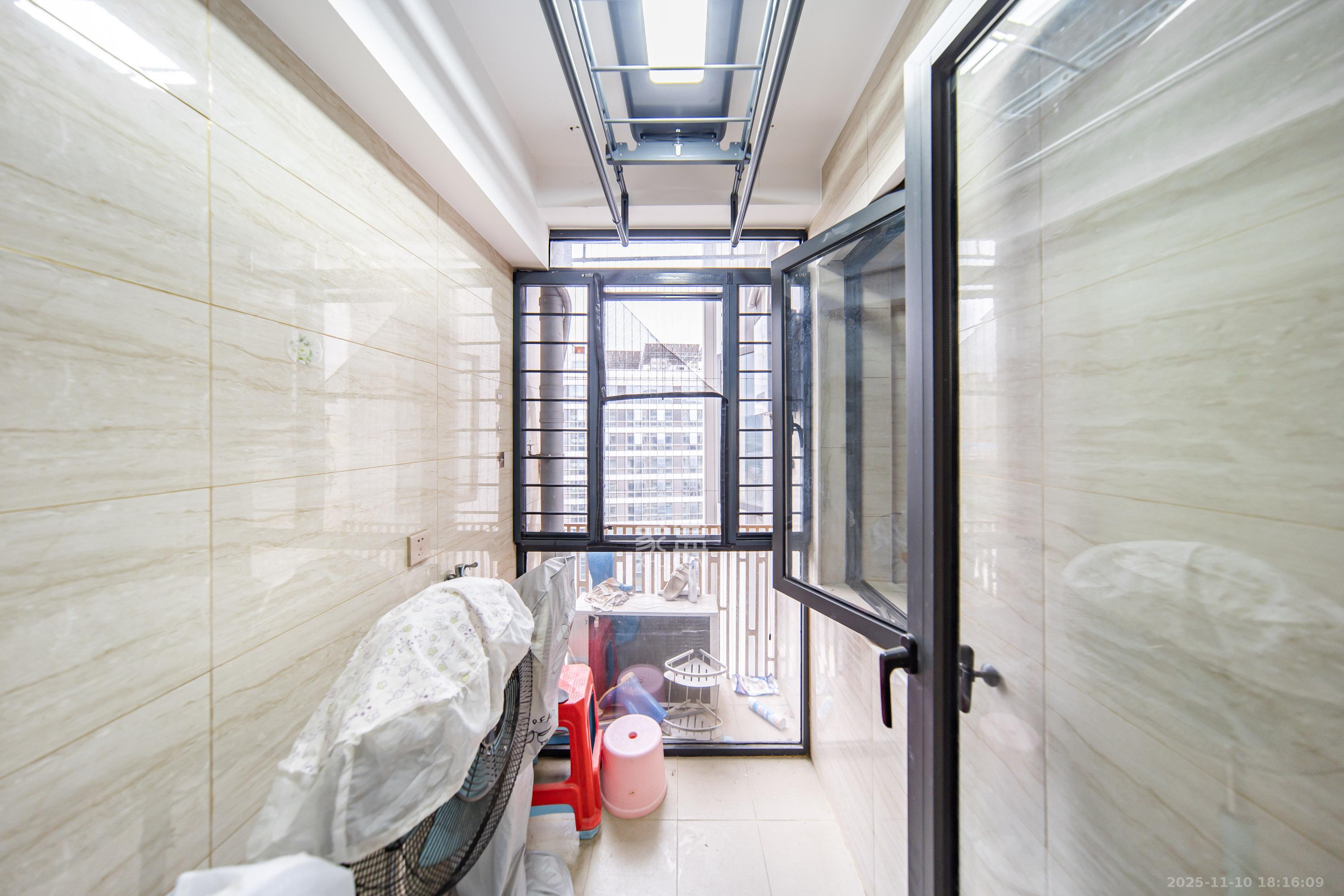 阳光100一期、四五期  2室2厅1卫    82.0万阳台