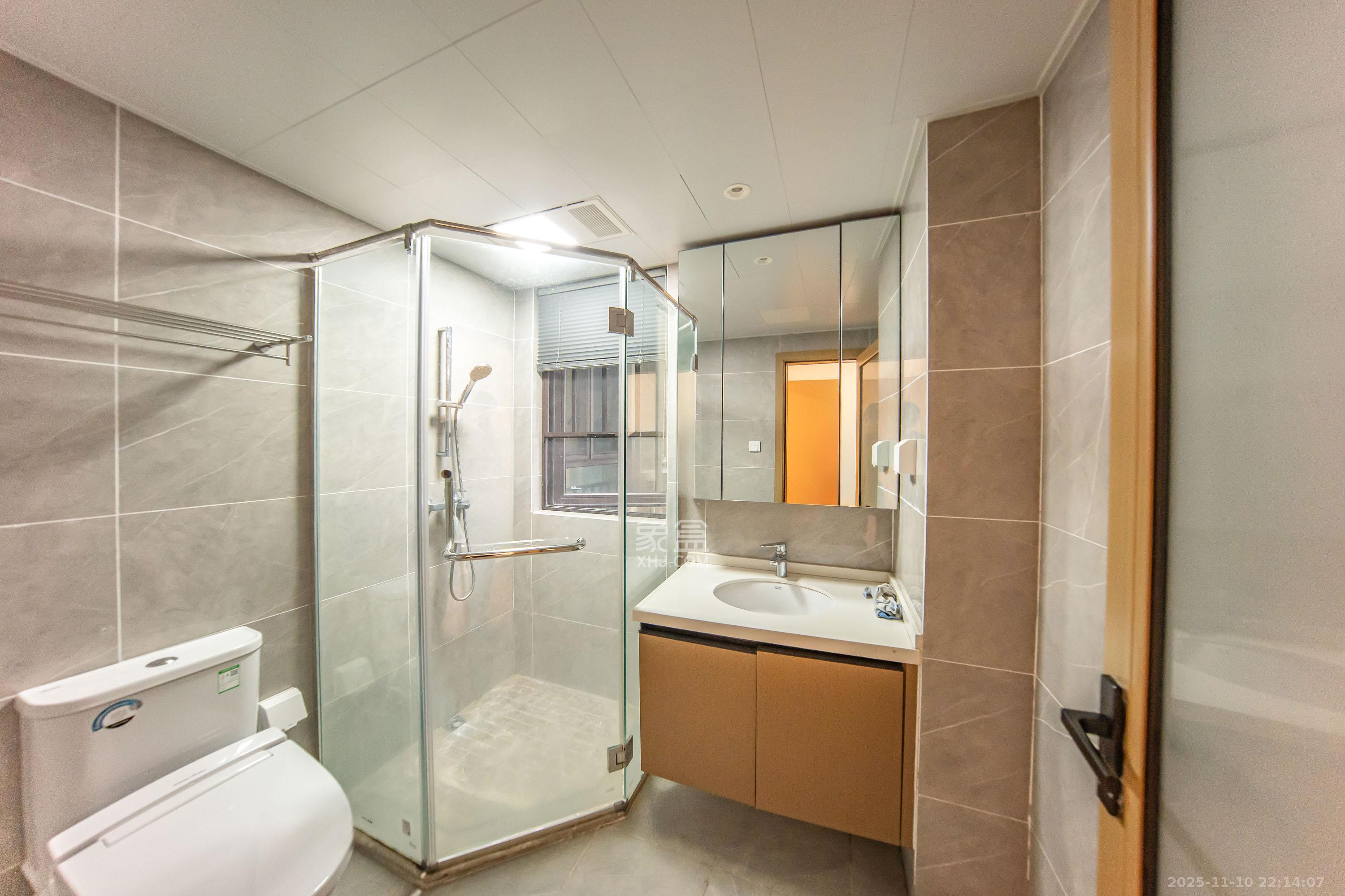 城发恒伟星雅韵(恒伟星辉苑) 3室2厅2卫 155.0万 城发恒伟星雅韵(恒伟星辉苑) 3室2厅2卫 155.0万卫生间