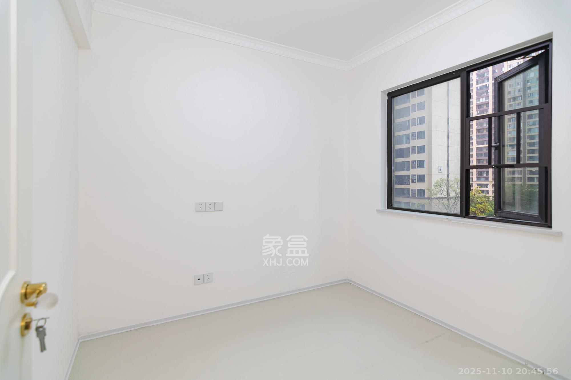 金辉优步学府  4室2厅2卫    102.8万卧室