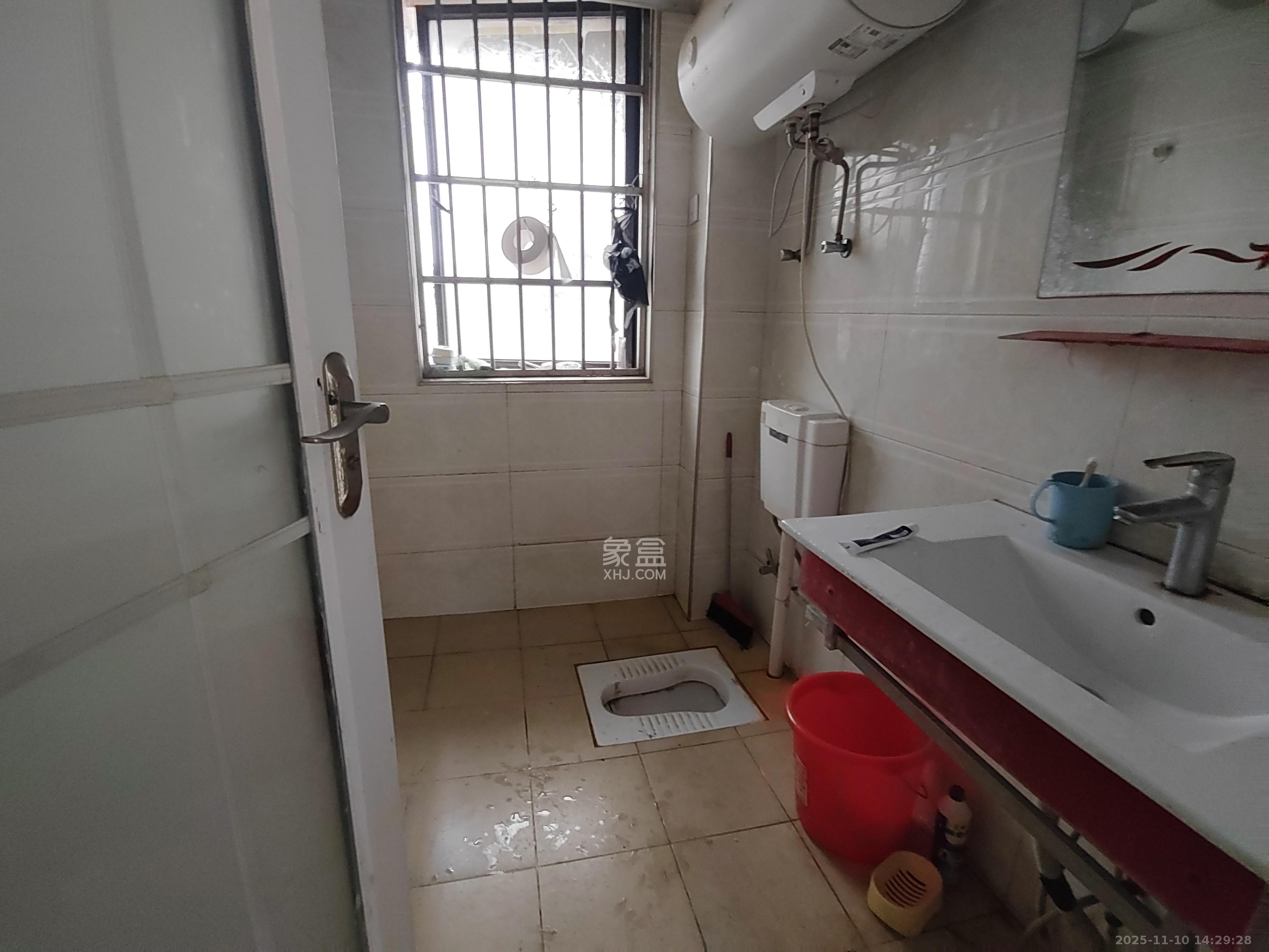 保利麓谷林语C区 3室2厅1卫 2200.0元/月 保利麓谷林语C区 3室2厅1卫 2200.0元/月室内图