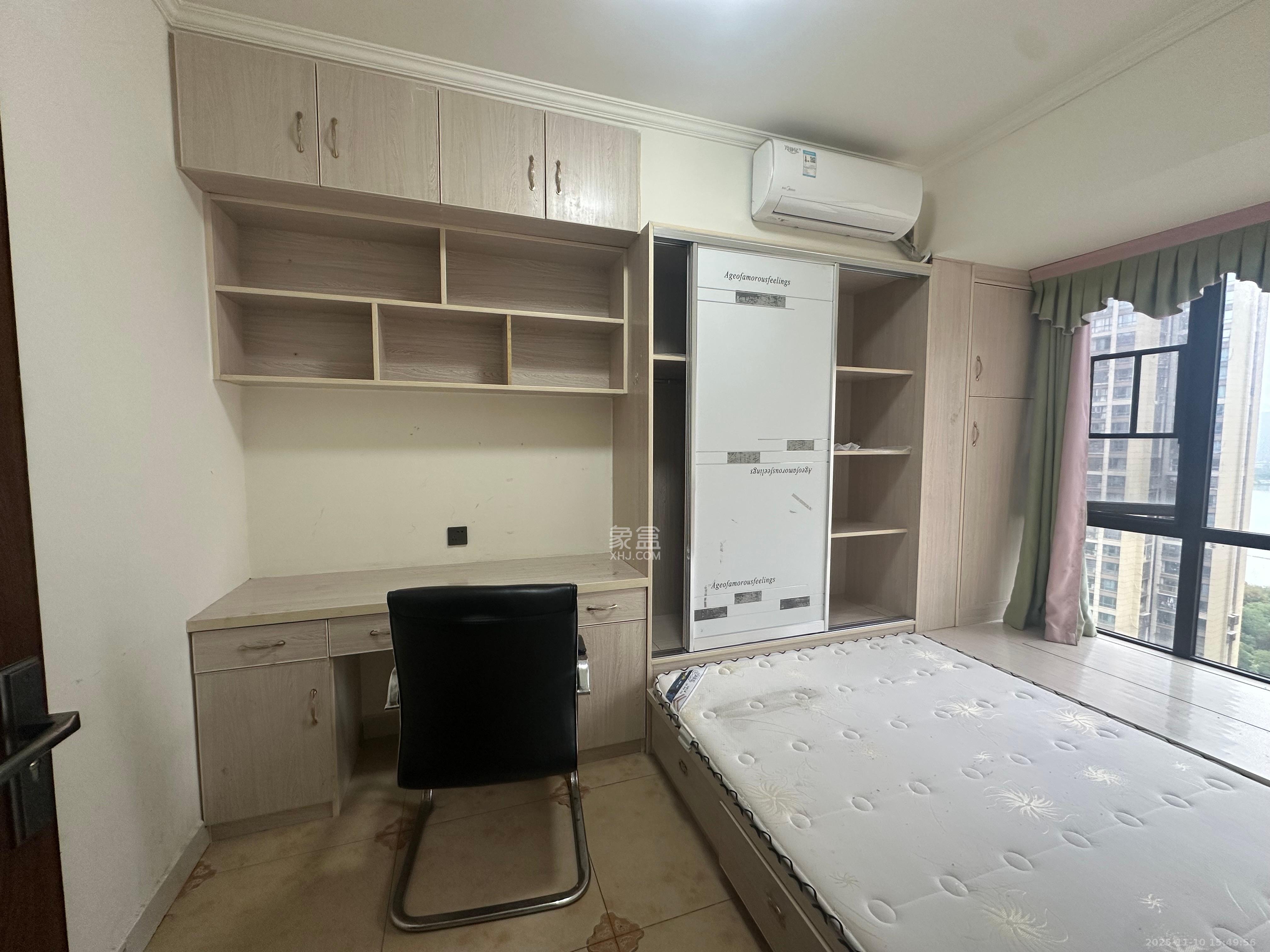 国泰九龙湾  3室2厅2卫    2500.0元/月室内图