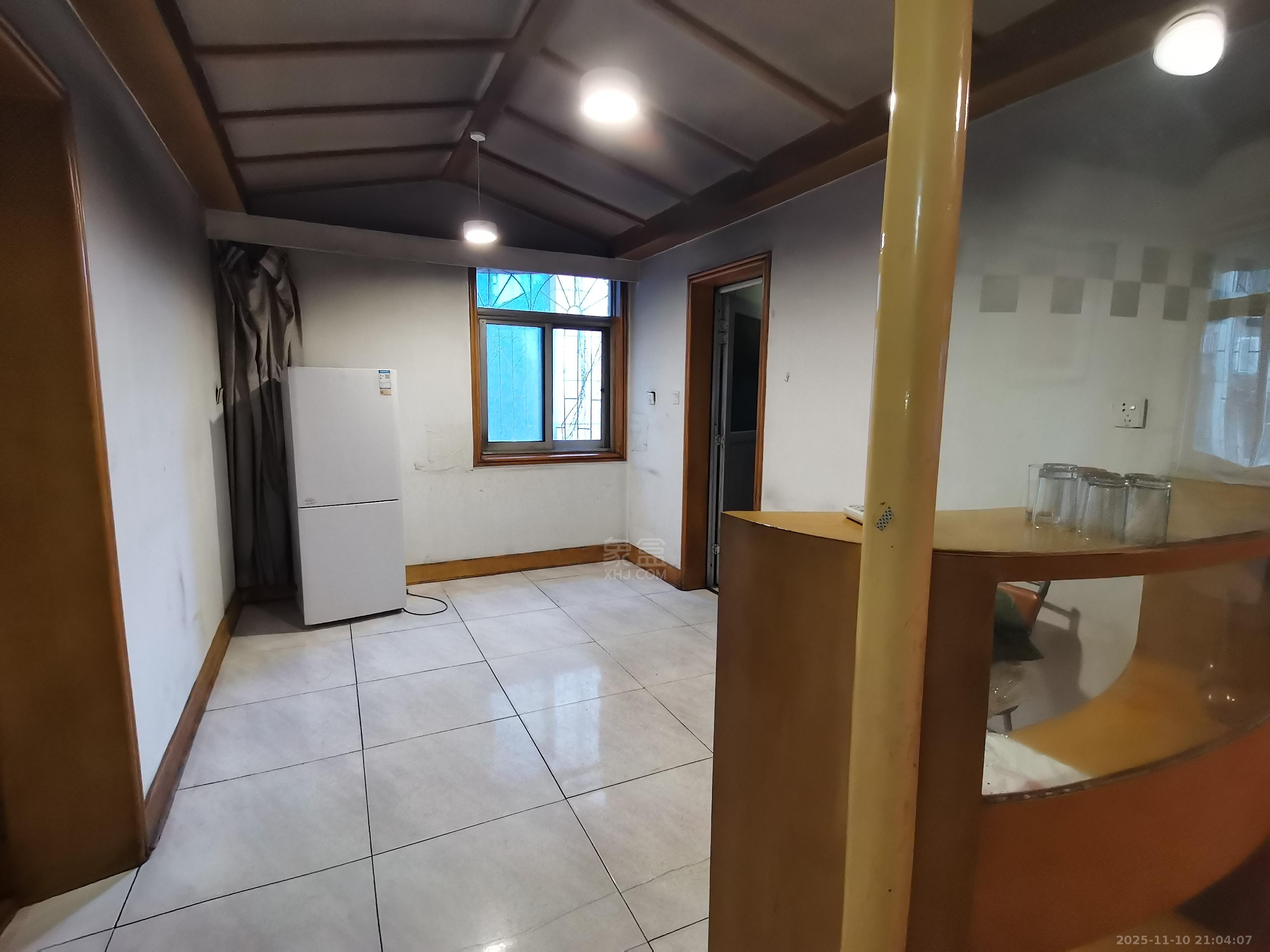 钻石花园  3室2厅1卫    1100.0元/月室内图