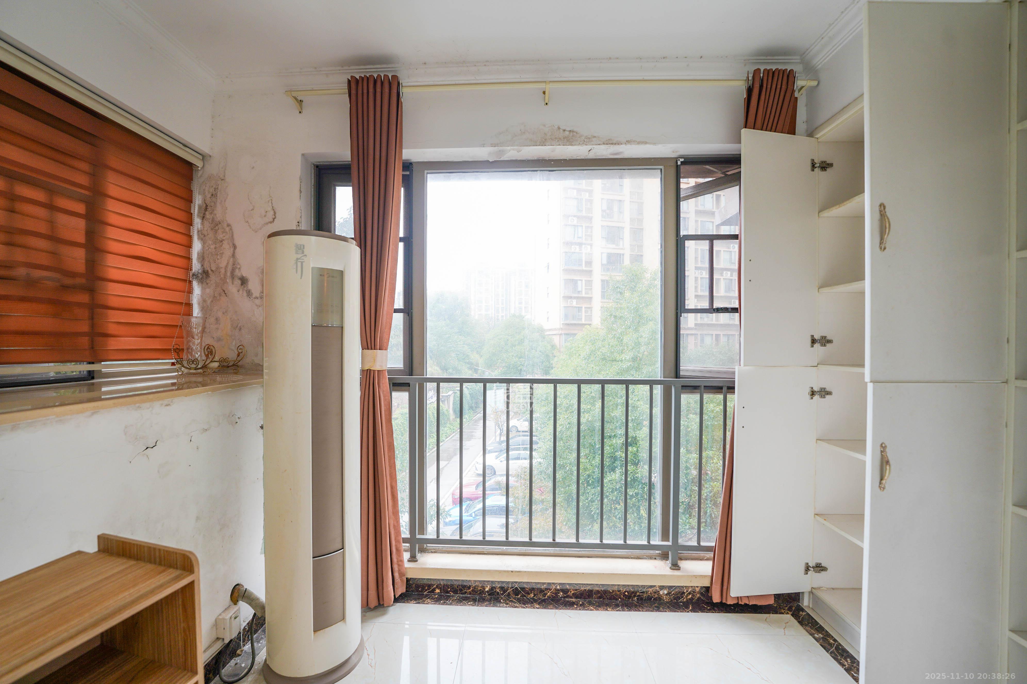 怡海星城 3室2厅1卫 49.0万 怡海星城 3室2厅1卫 49.0万阳台