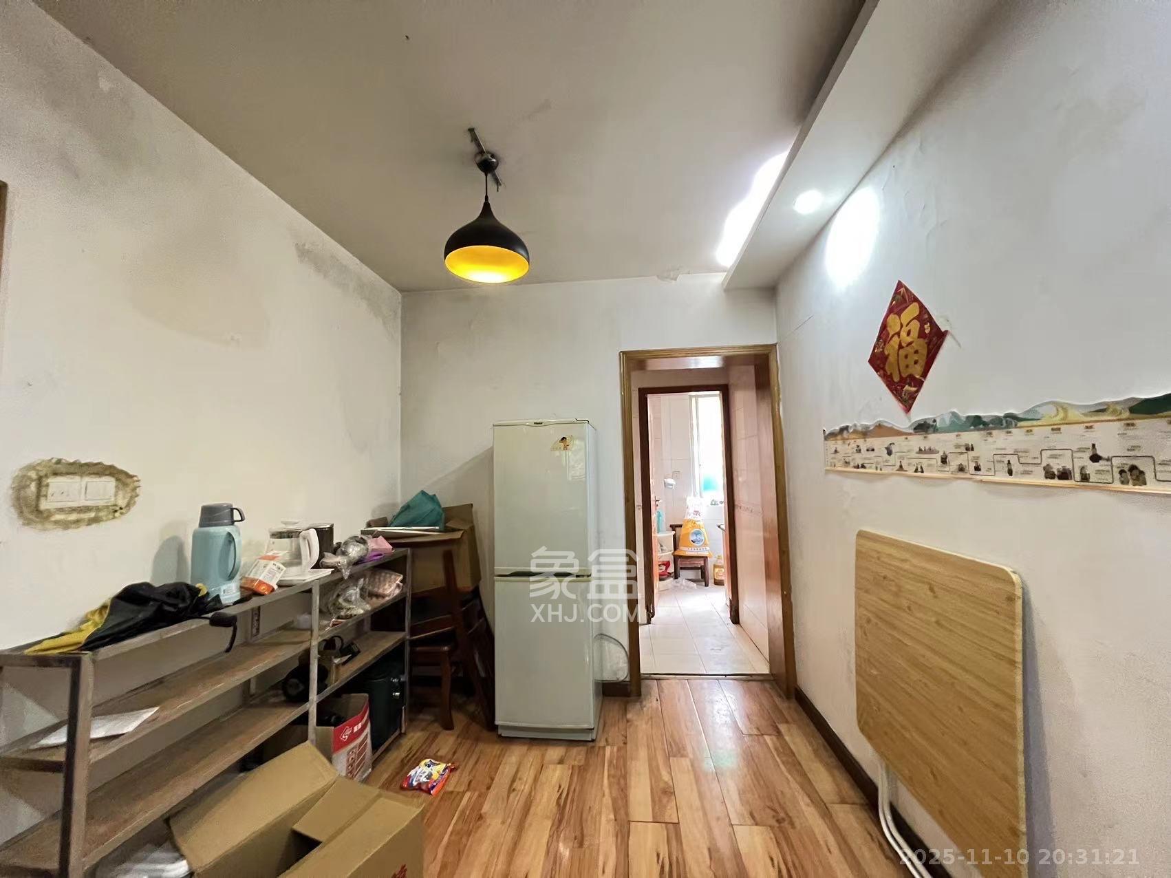 老灯泡厂宿舍（啤酒厂宿舍）  2室2厅1卫    2200.0元/月室内图