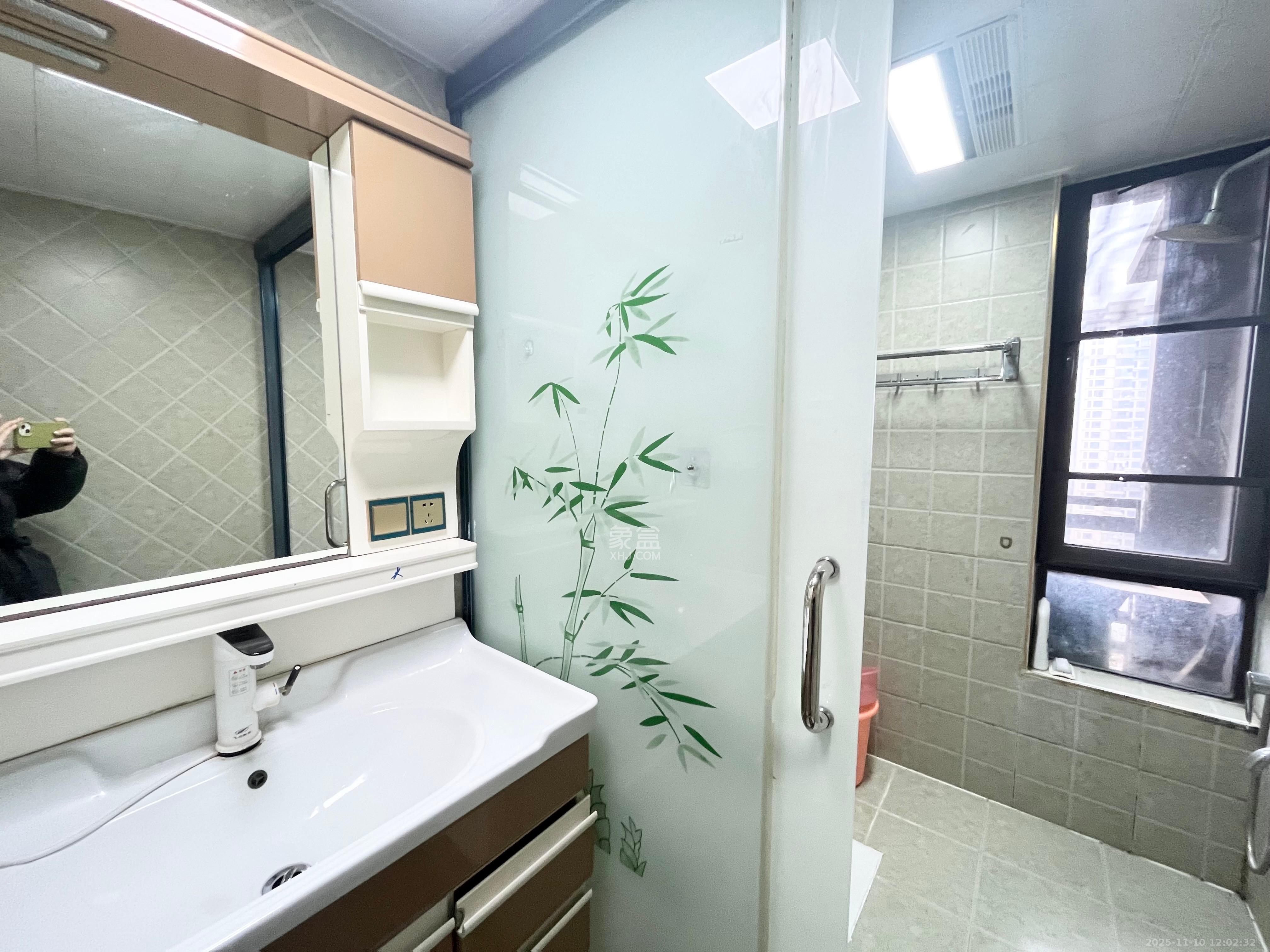 保利麓谷林语F区  3室2厅2卫    2500.0元/月室内图