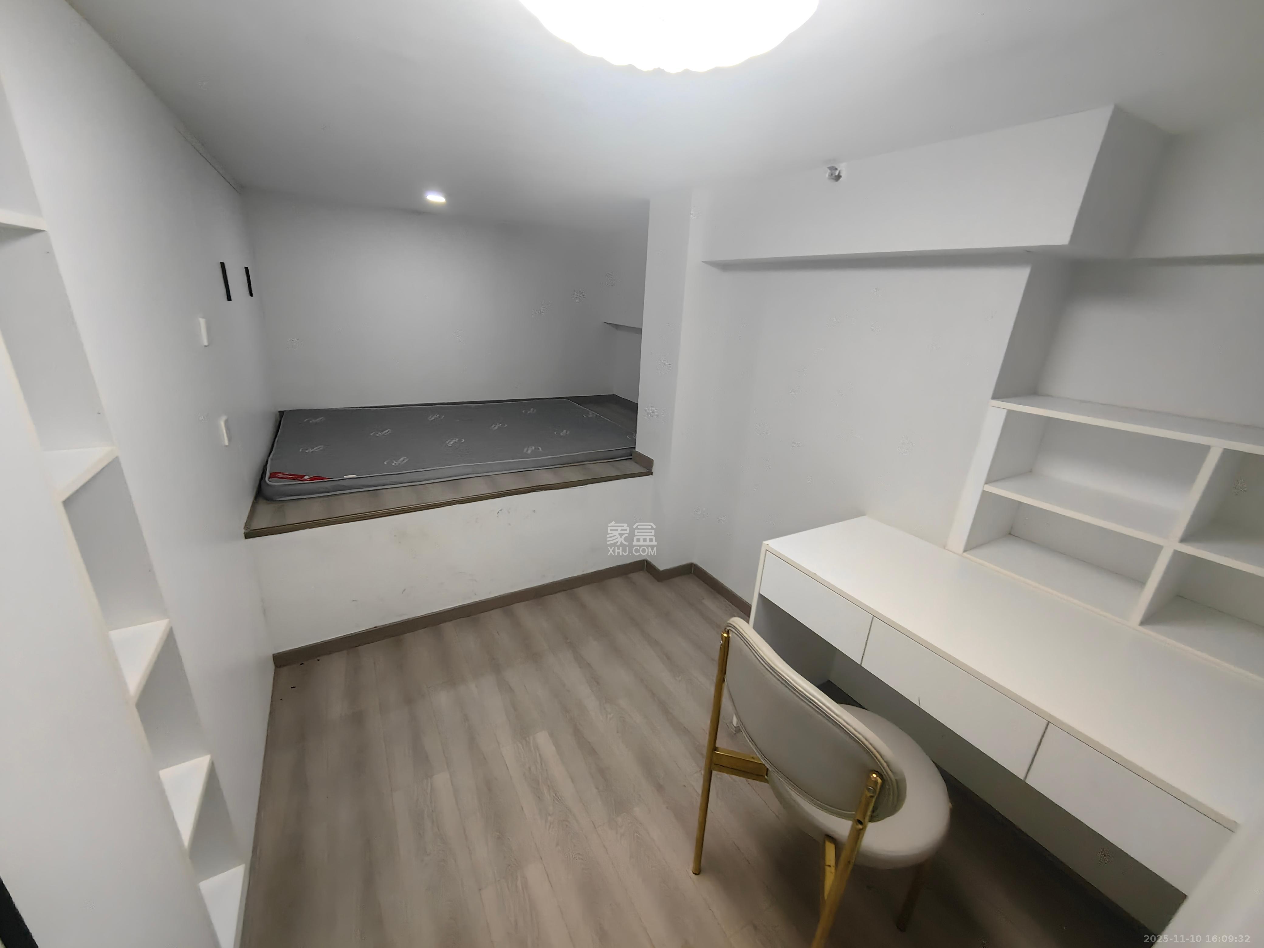 福晟翡翠湾  2室1厅1卫    2000.0元/月室内图