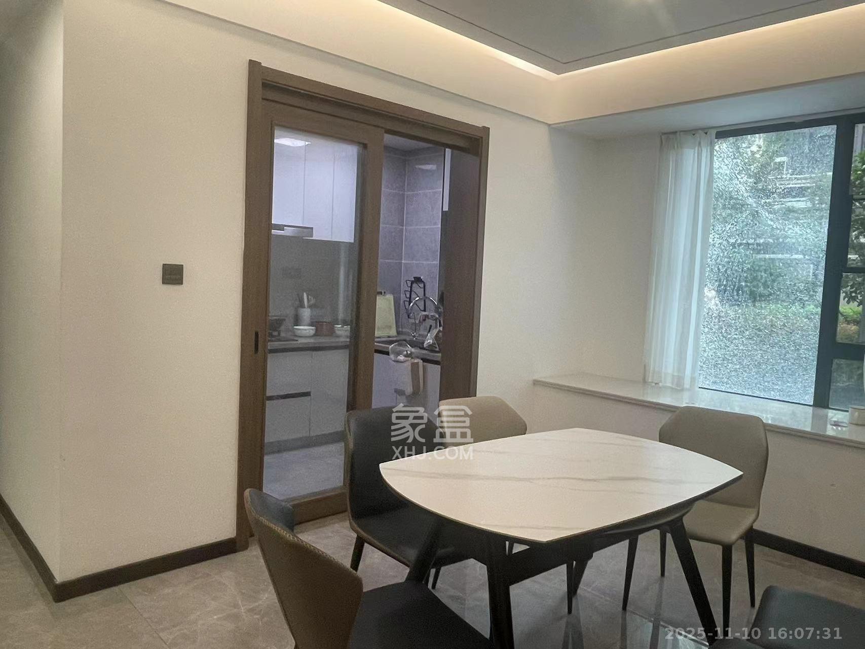 卓越中寰 4室2厅2卫 5200.0元/月 卓越中寰 4室2厅2卫 5200.0元/月室内图