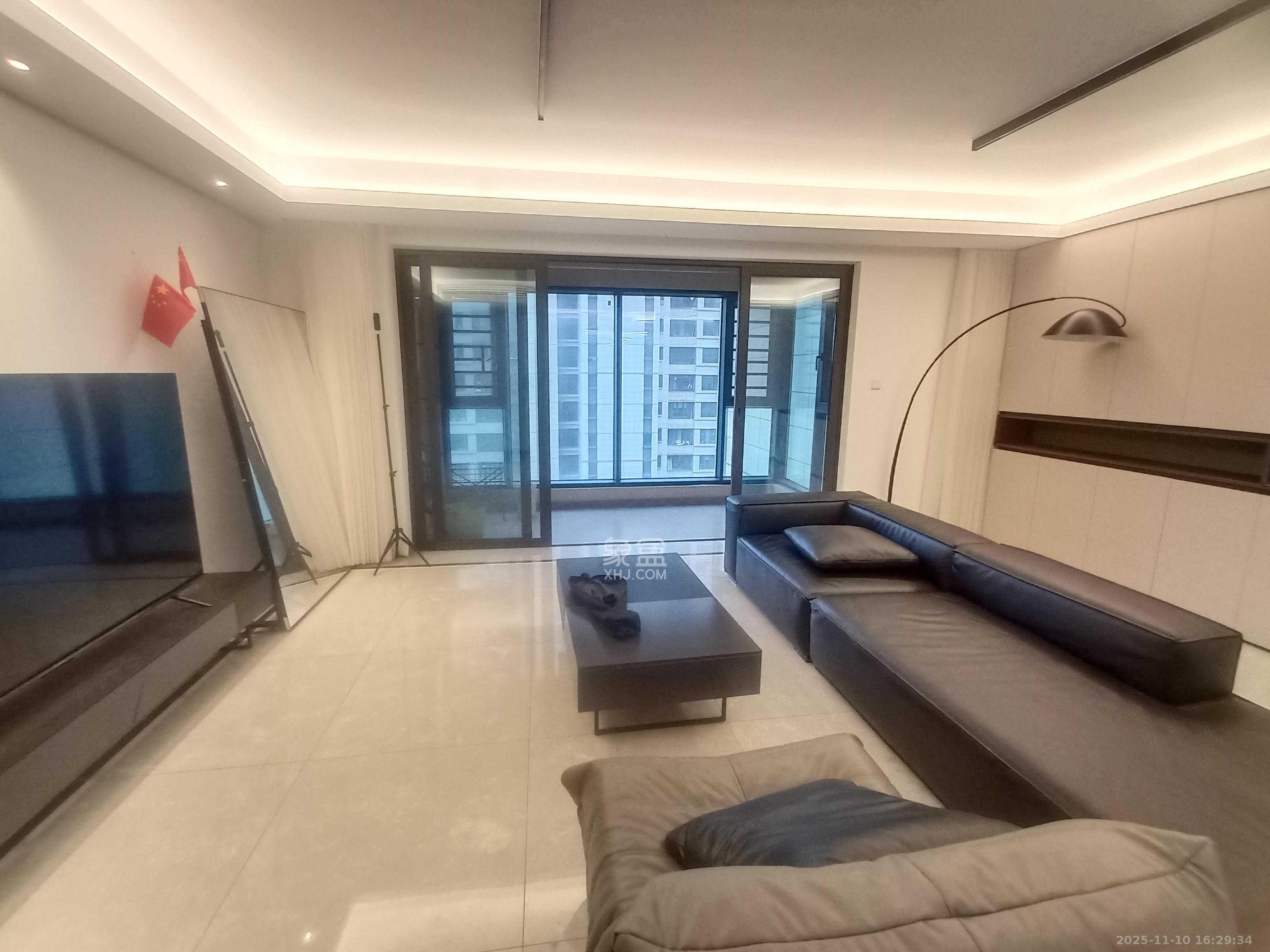 龙湖铂金中心（龙湖春江郦城）  3室2厅2卫    7000.0元/月