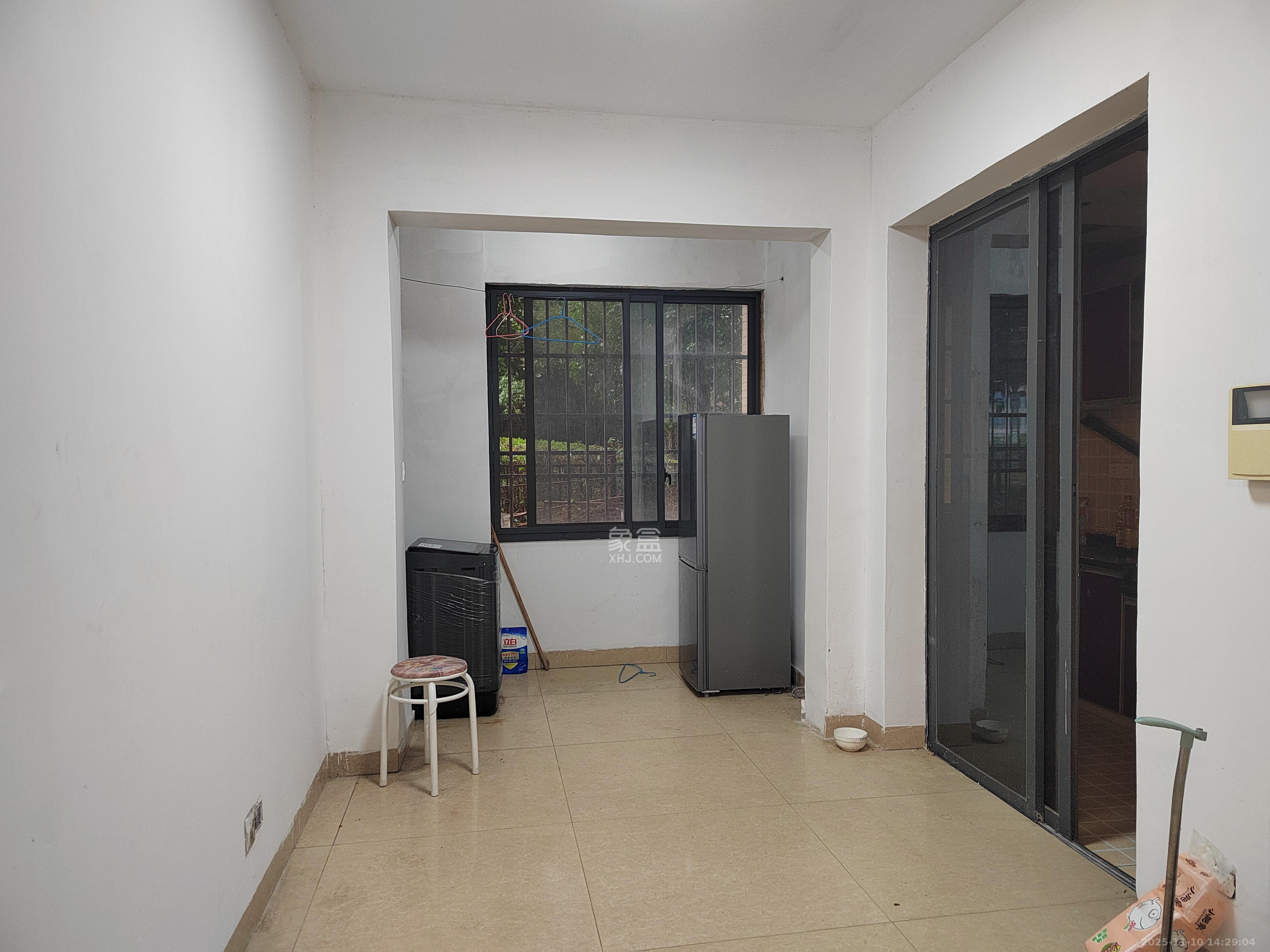 保利麓谷林语C区 3室2厅1卫 2200.0元/月 保利麓谷林语C区 3室2厅1卫 2200.0元/月室内图