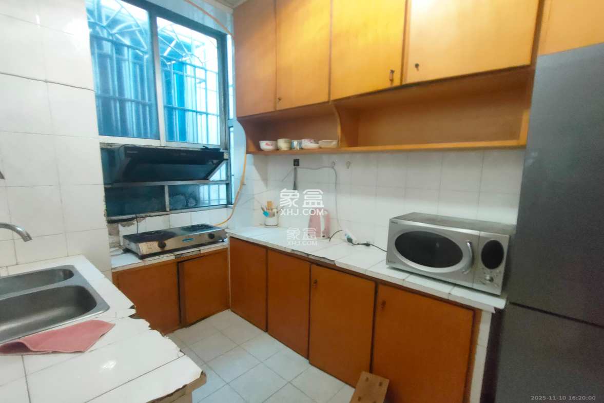 湘华公寓 3室2厅1卫 1600.0元/月 湘华公寓 3室2厅1卫 1600.0元/月室内图