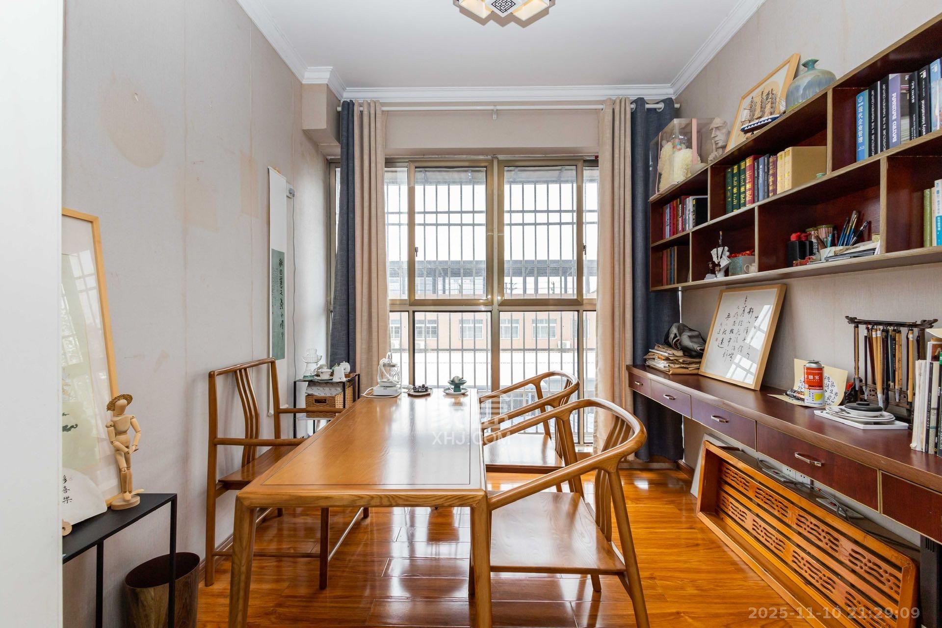 和泉嘉园  4室2厅2卫    2000.0元/月室内图