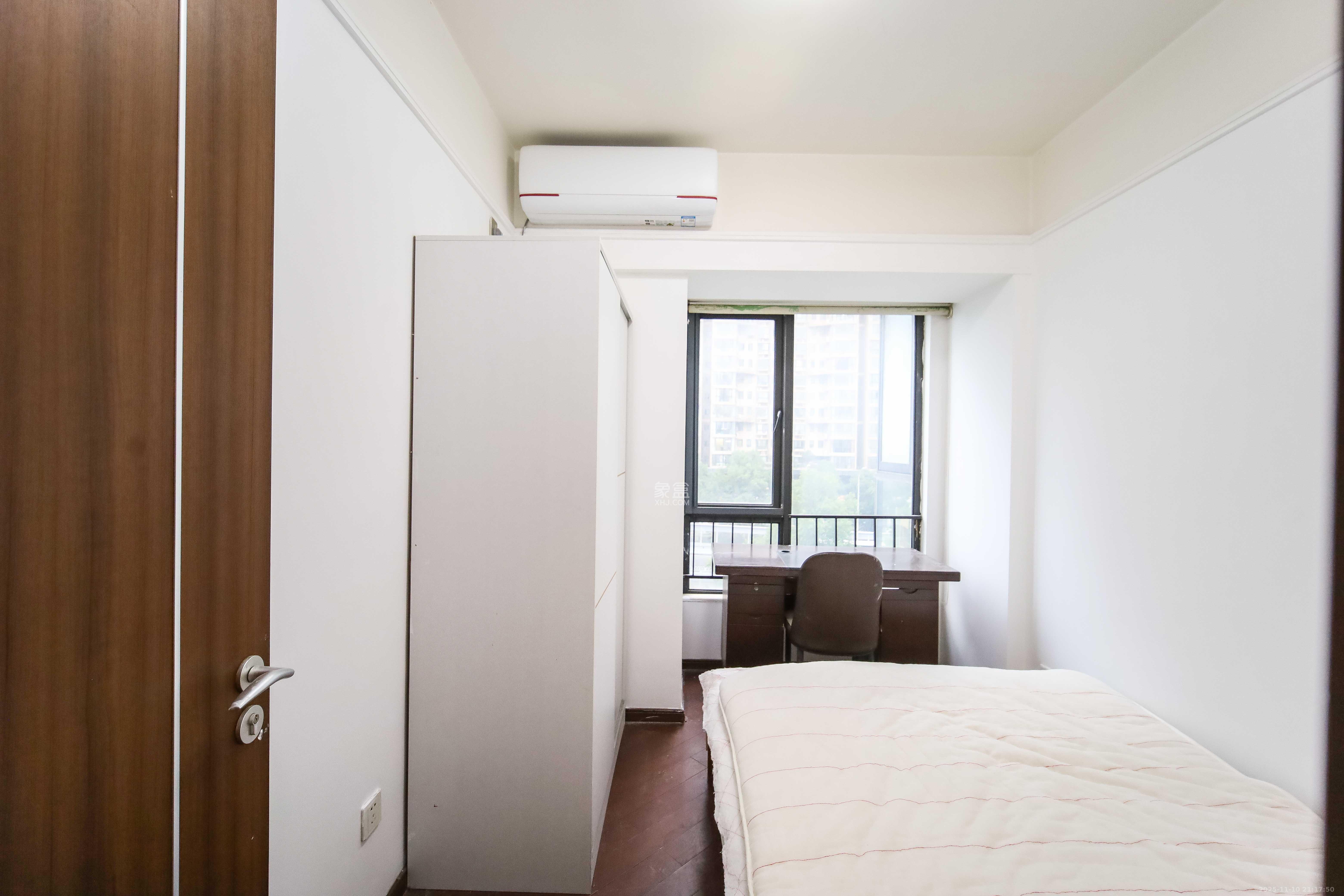 万科金域蓝湾  3室2厅1卫    74.0万卧室