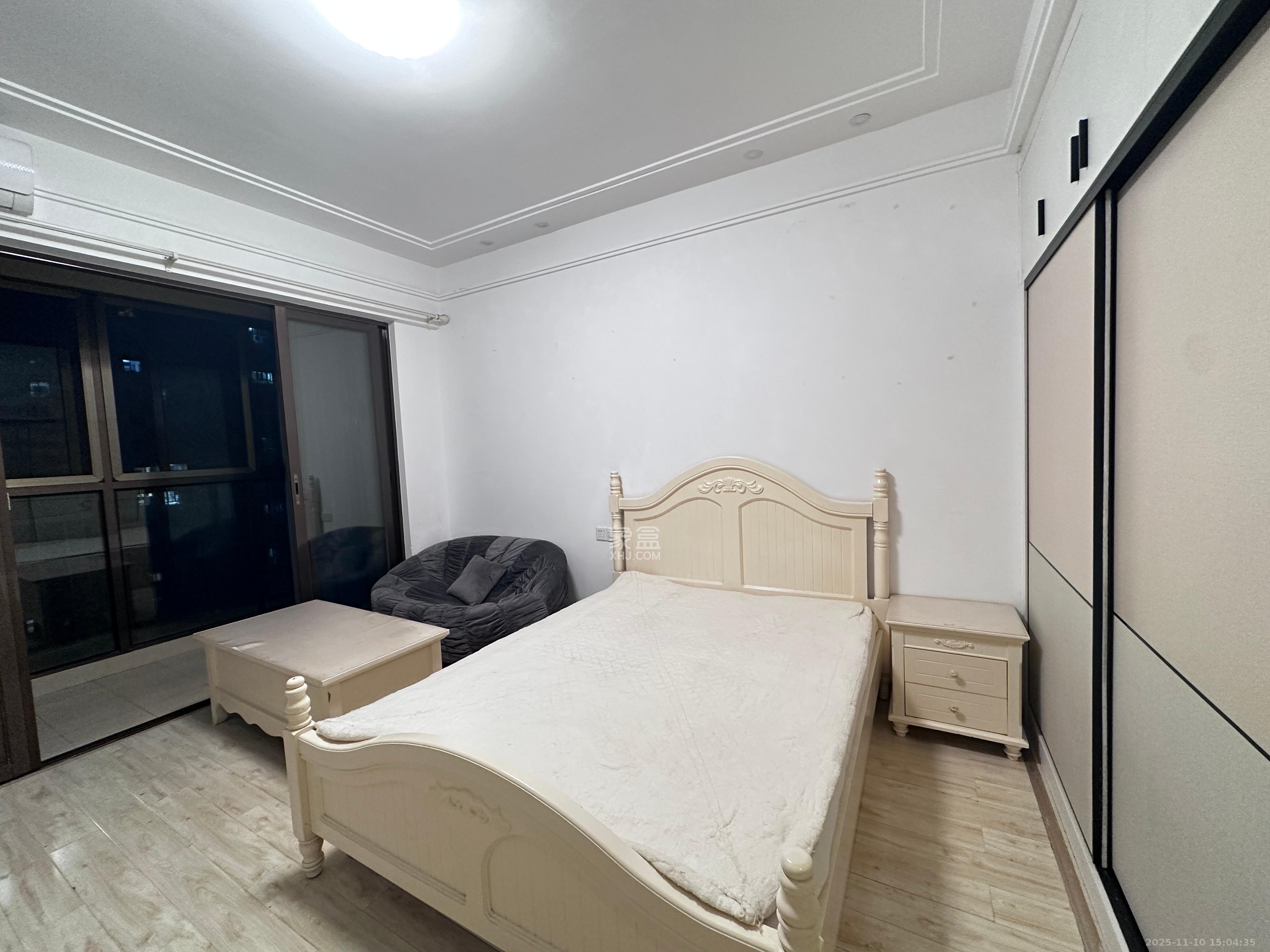 江山帝景哈佛  1室0厅0卫    1500.0元/月