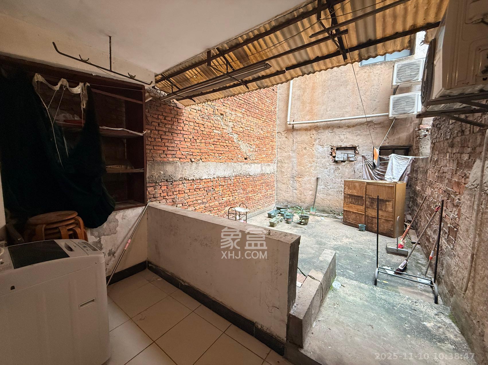 佘家塘、富雅里散盘  1室1厅1卫    1400.0元/月室内图