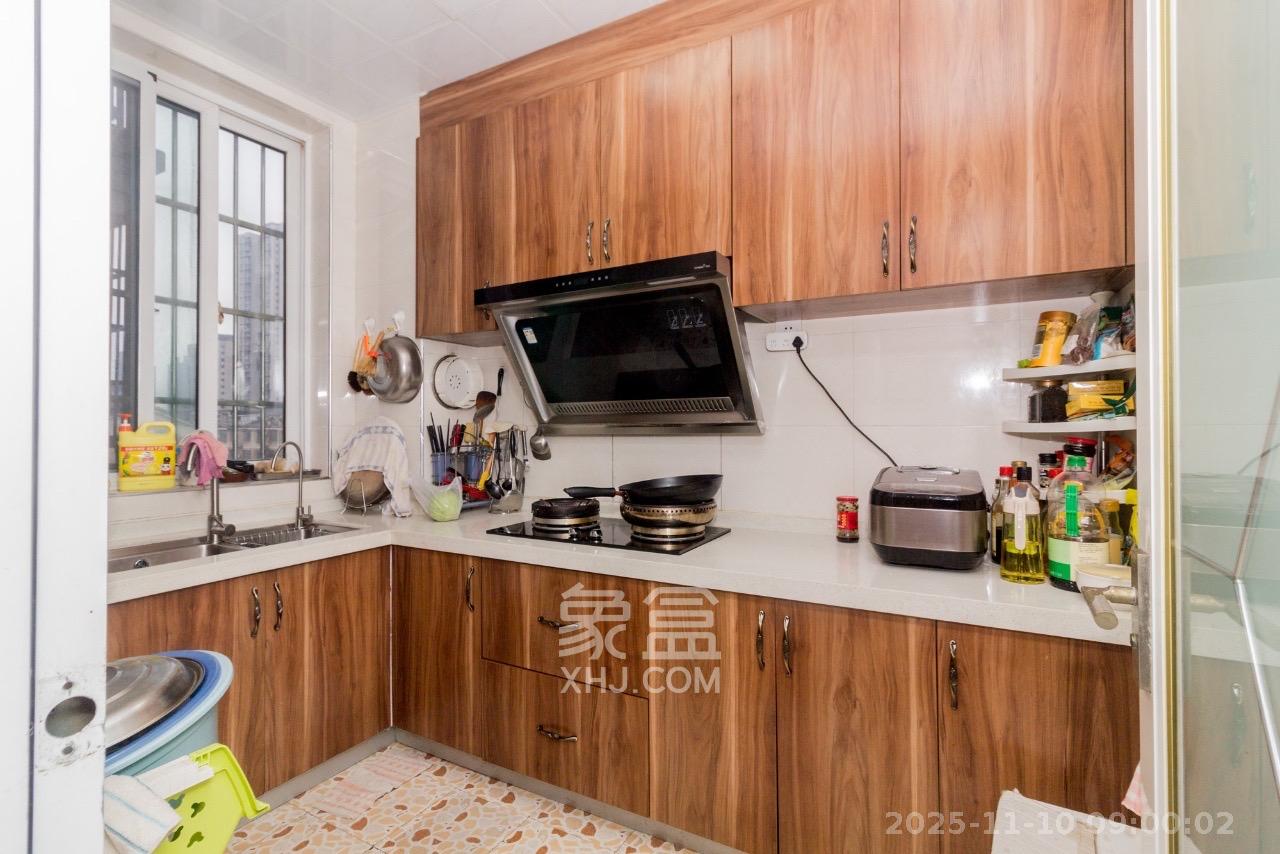 星城国际  1室2厅2卫    1700.0元/月室内图