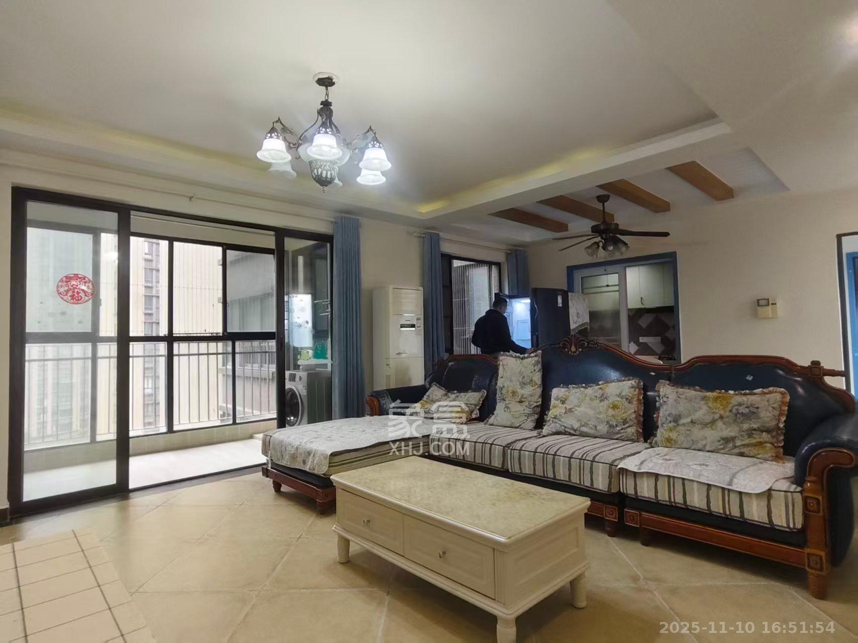 华润凤凰城三期  3室2厅2卫    2800.0元/月