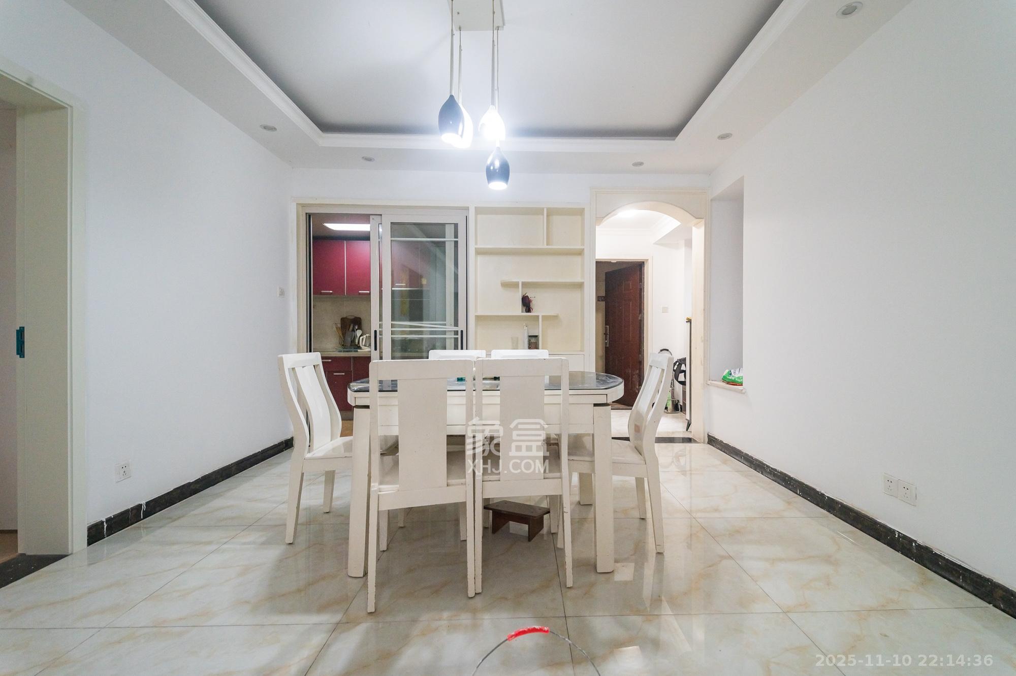 华润凤凰城三期 3室2厅2卫 84.8万 华润凤凰城三期 3室2厅2卫 84.8万客厅