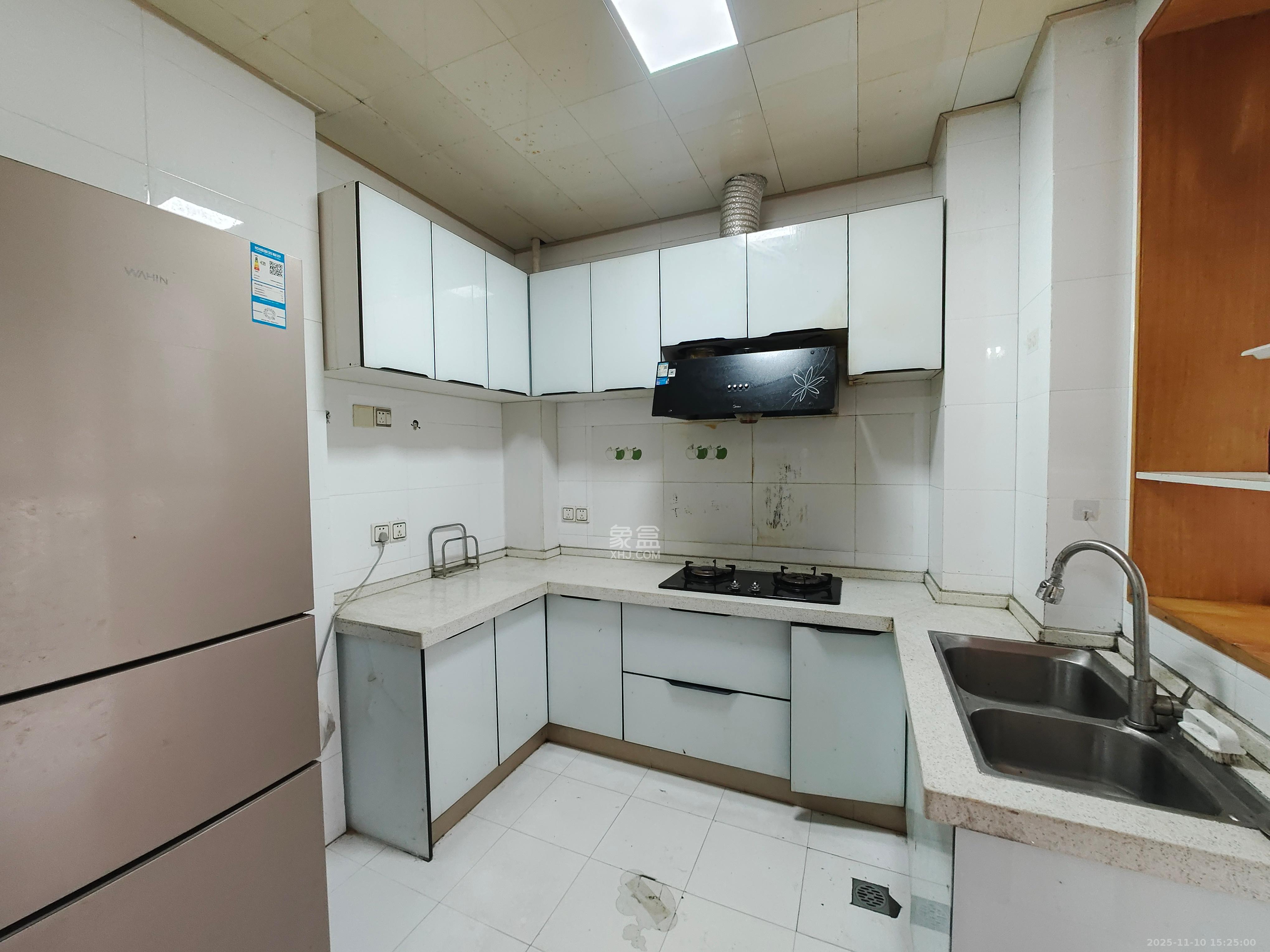 望兴景园一期  3室2厅2卫    2000.0元/月室内图