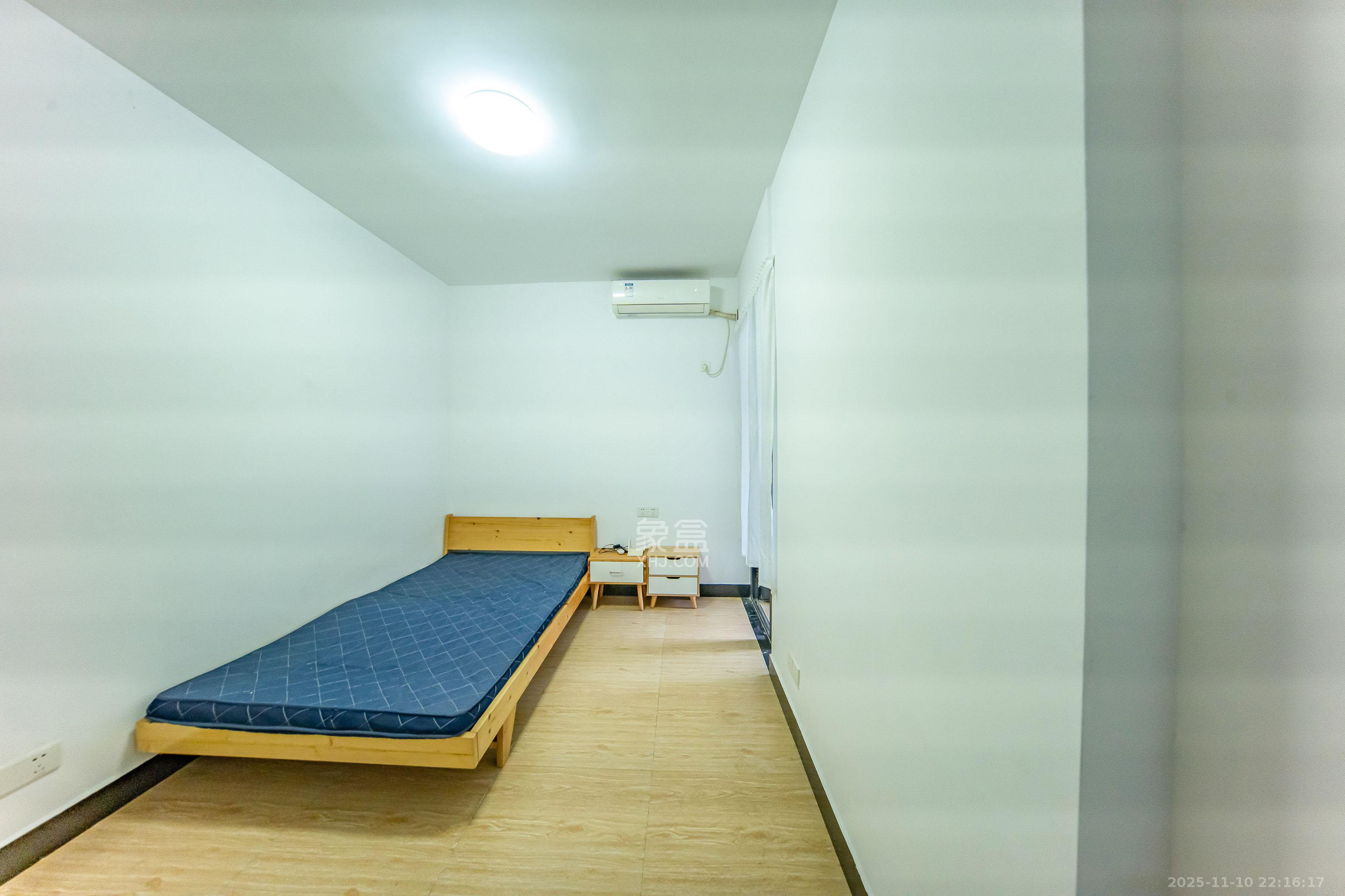 阳光100一期、四五期 2室2厅1卫 85.0万 阳光100一期、四五期 2室2厅1卫 85.0万卧室