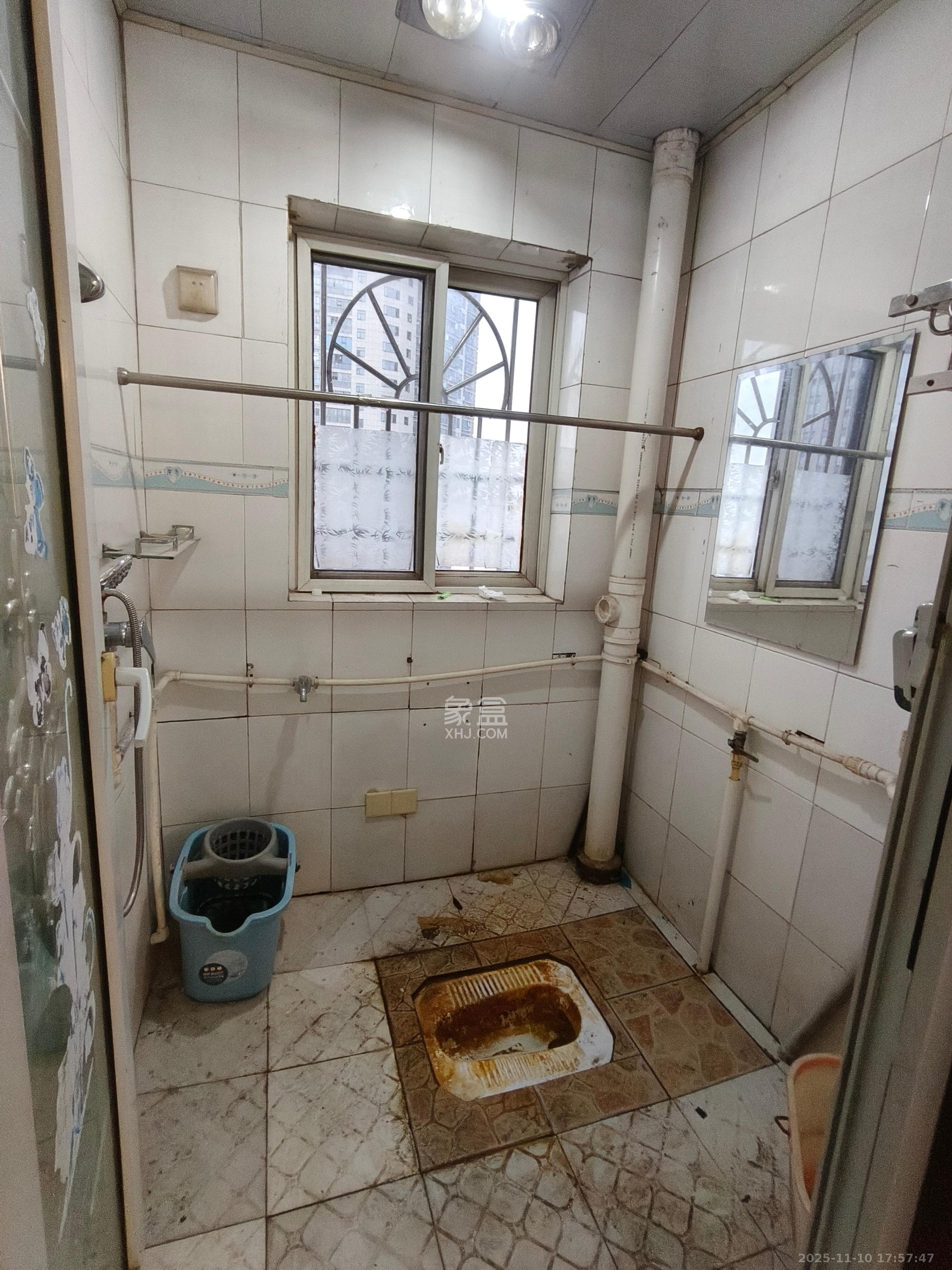 银力家园 3室2厅2卫 2300.0元/月 银力家园 3室2厅2卫 2300.0元/月室内图